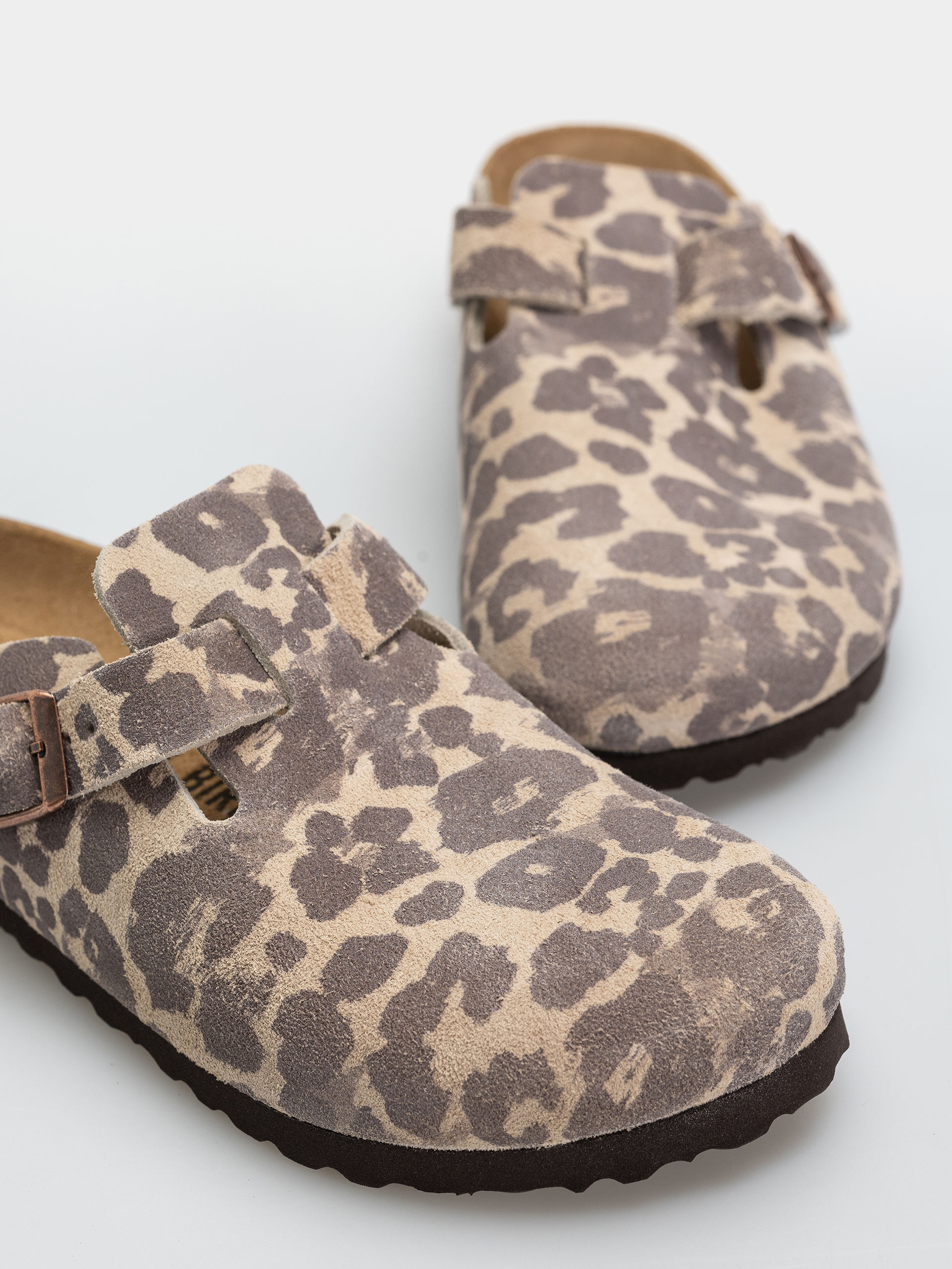 Šľapky Birkenstock Boston Suede Leather Narrow (leo sandcastle)