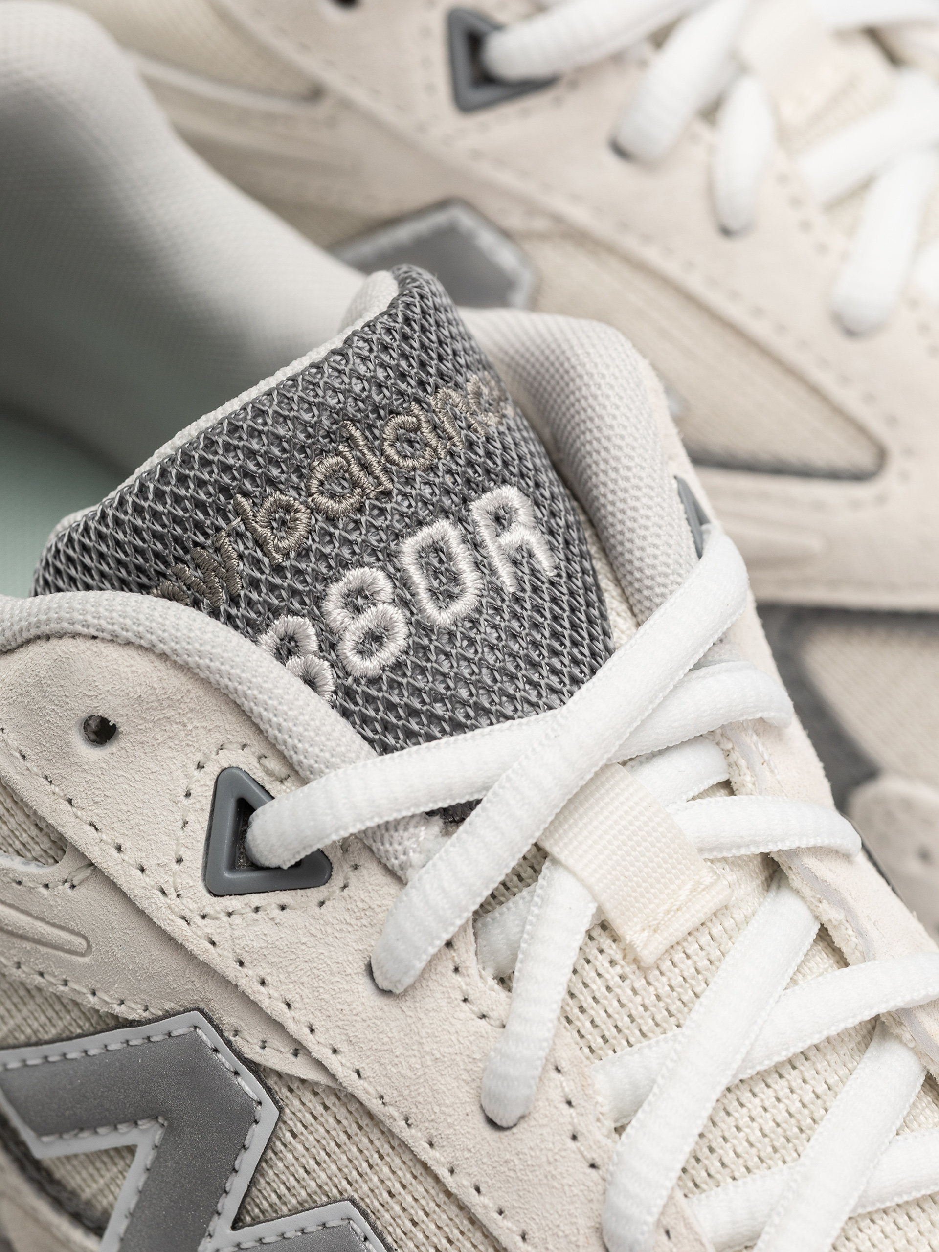 Topánky New Balance 880R (sea salt/slate grey)