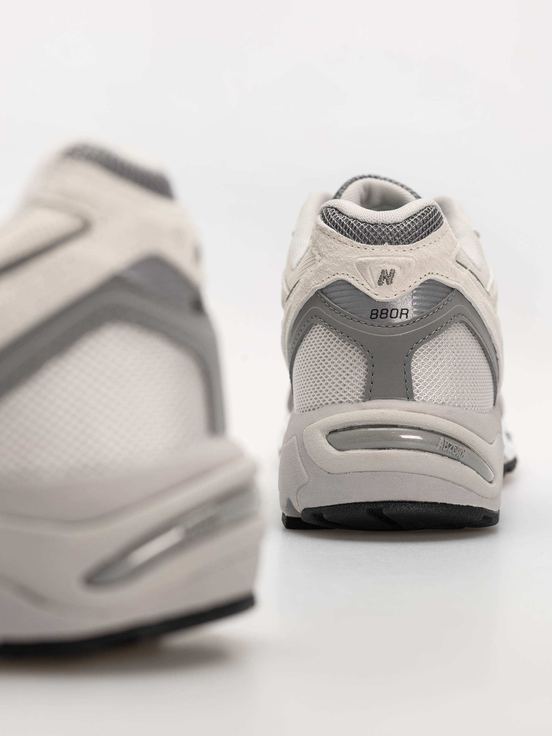 Topánky New Balance 880R (sea salt/slate grey)