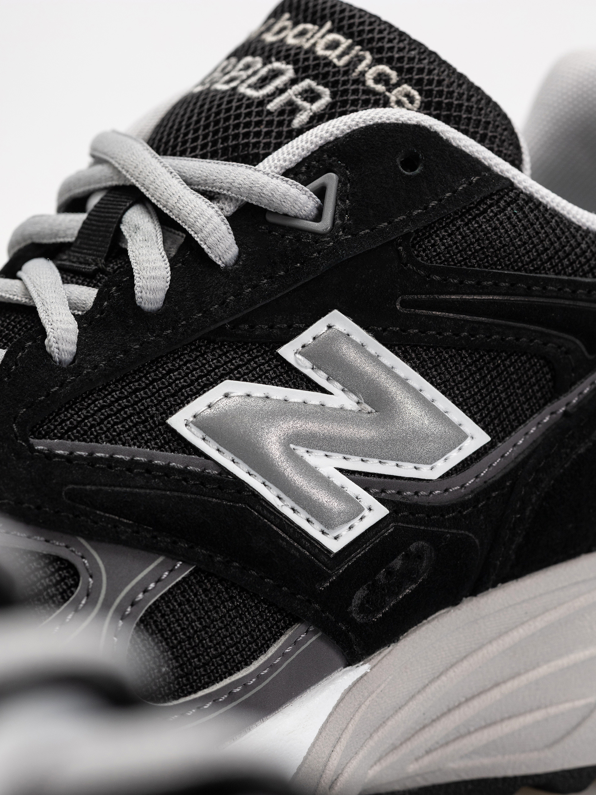 Topánky New Balance 880R (black/castlerock)