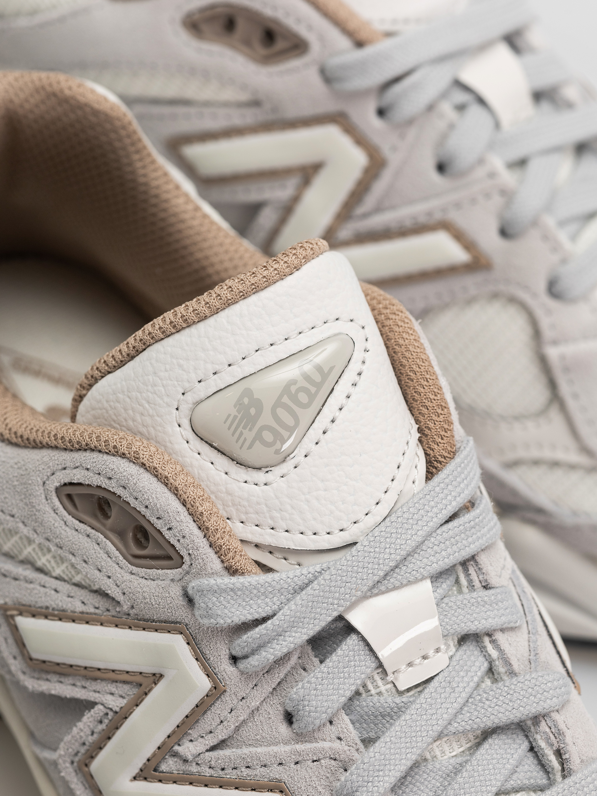 Topánky New Balance 9060 (driftwood/sea salt)