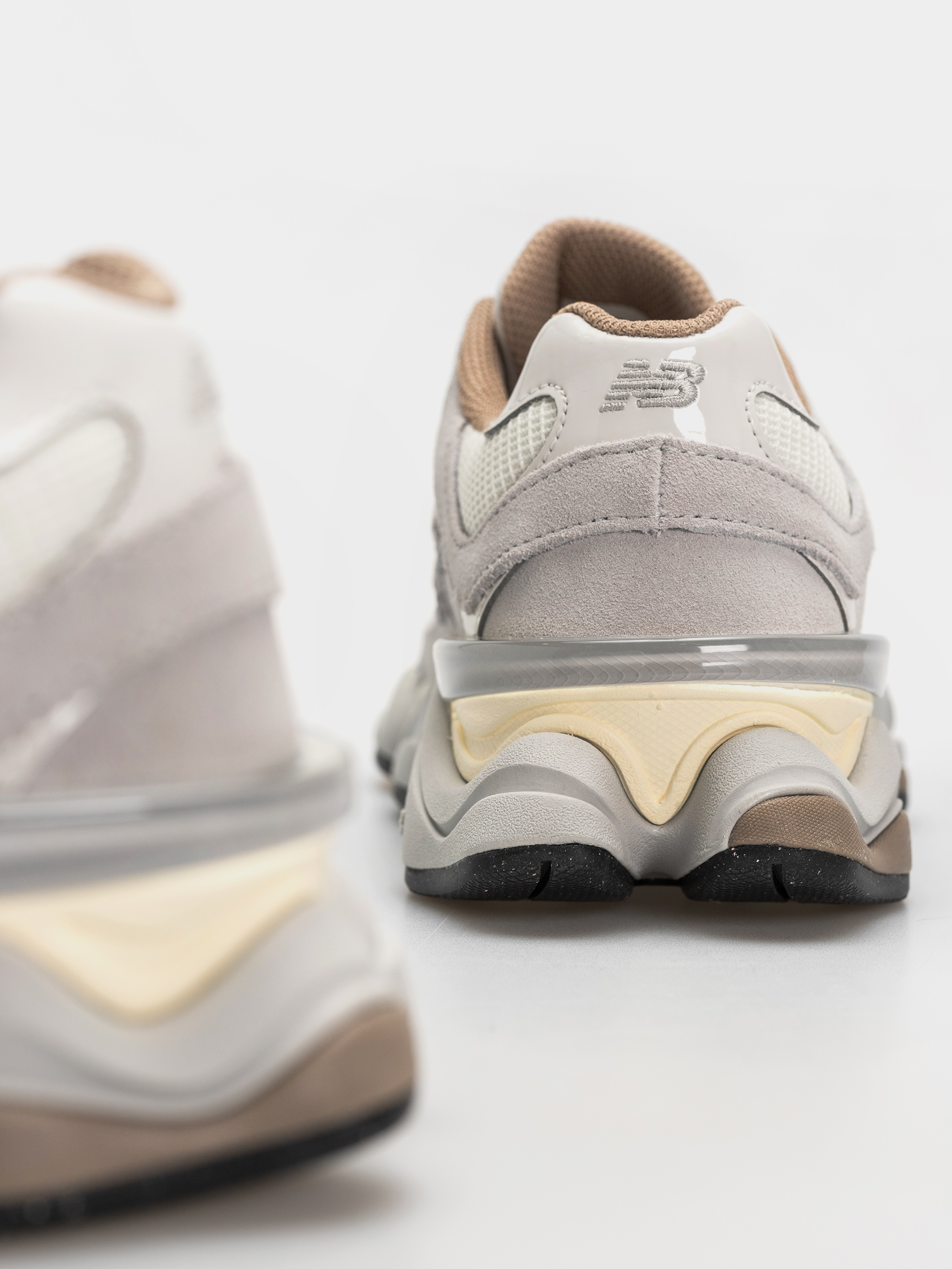 Topánky New Balance 9060 (driftwood/sea salt)