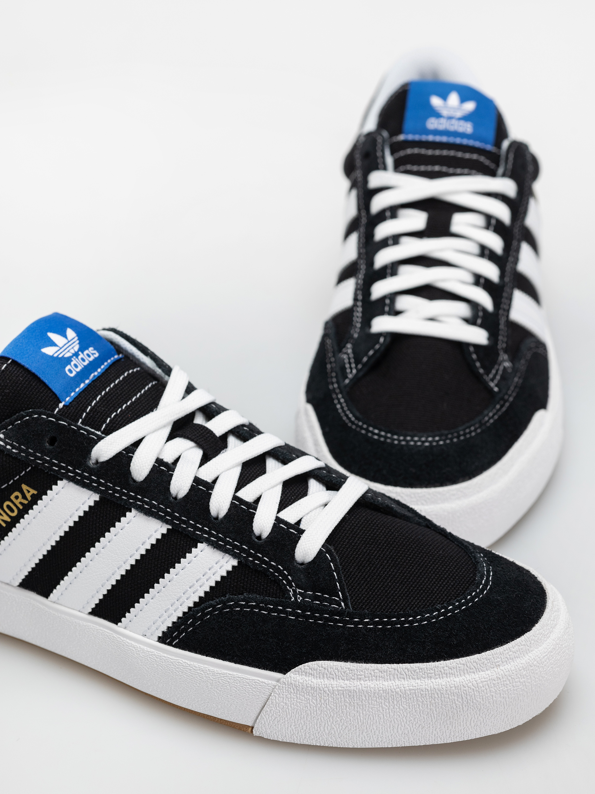 Topánky adidas Nora (cblack/ftwwht/blubir)