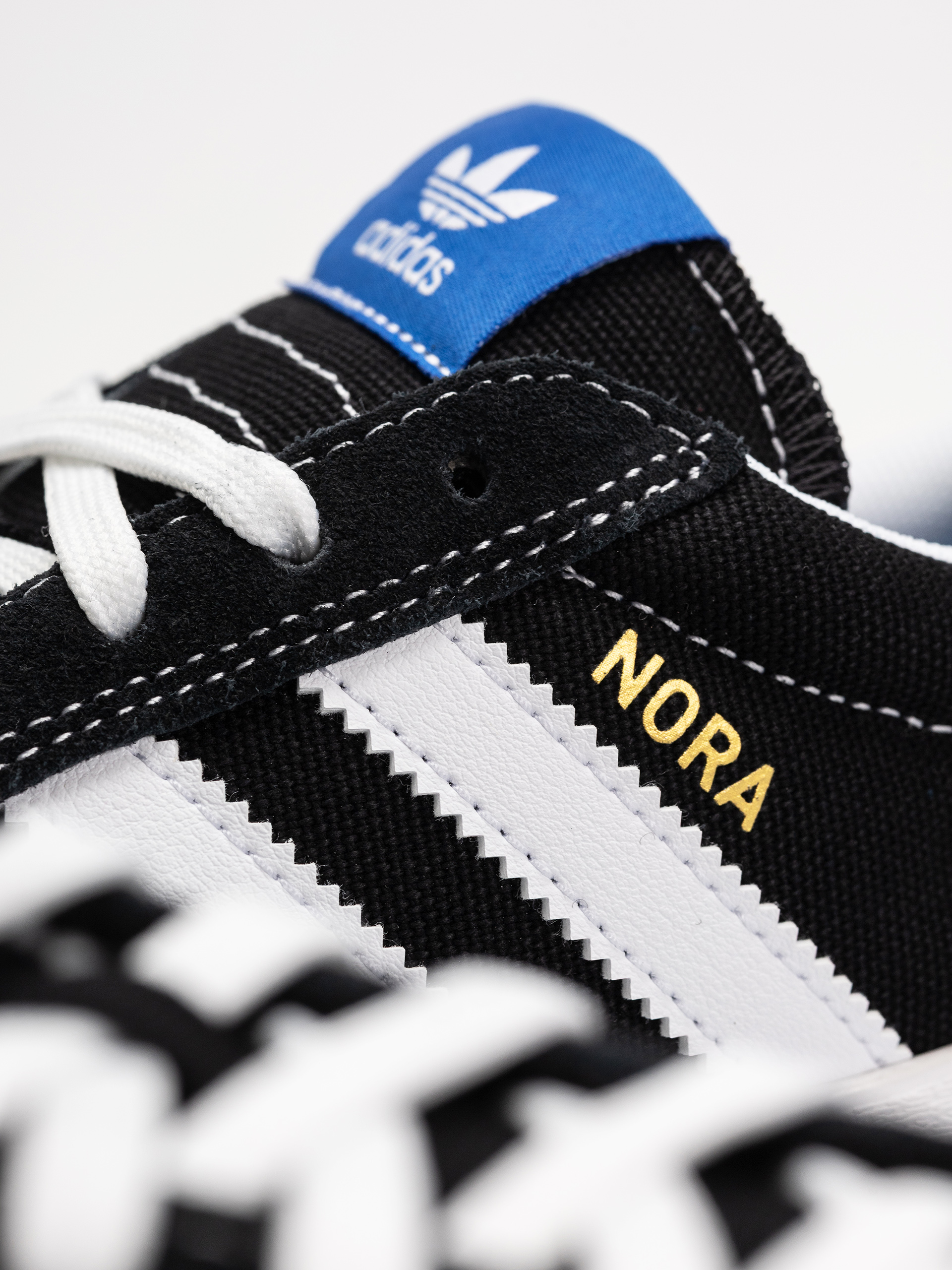Topánky adidas Nora (cblack/ftwwht/blubir)