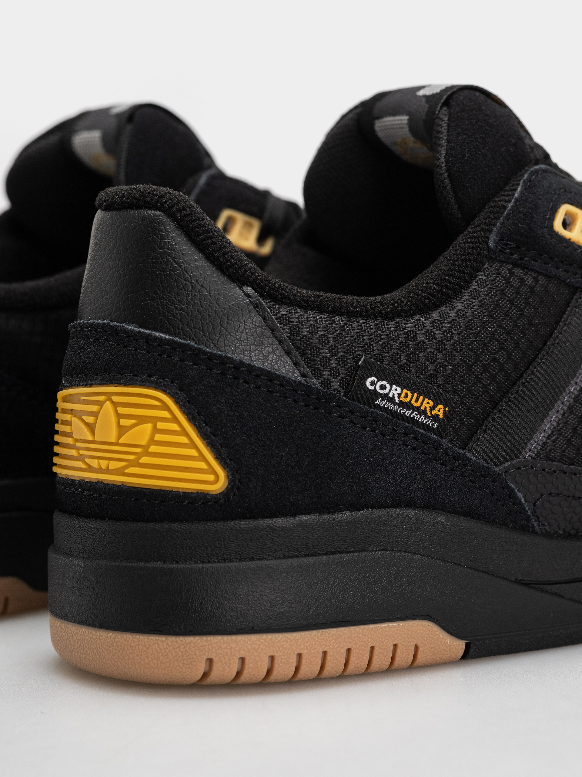 Topánky adidas Tekkira Cup (carbon/carbon/cblack)