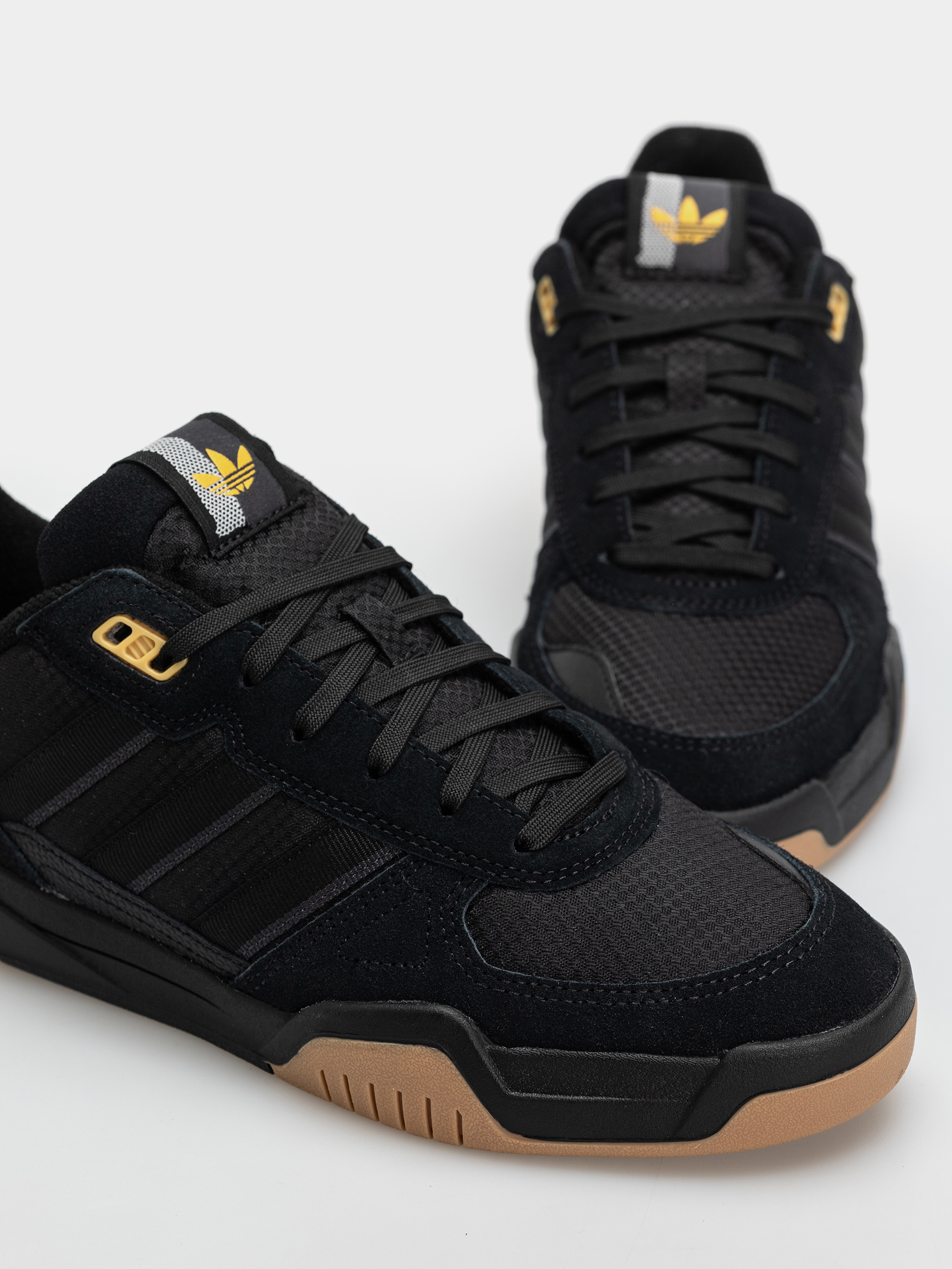 Topánky adidas Tekkira Cup (carbon/carbon/cblack)