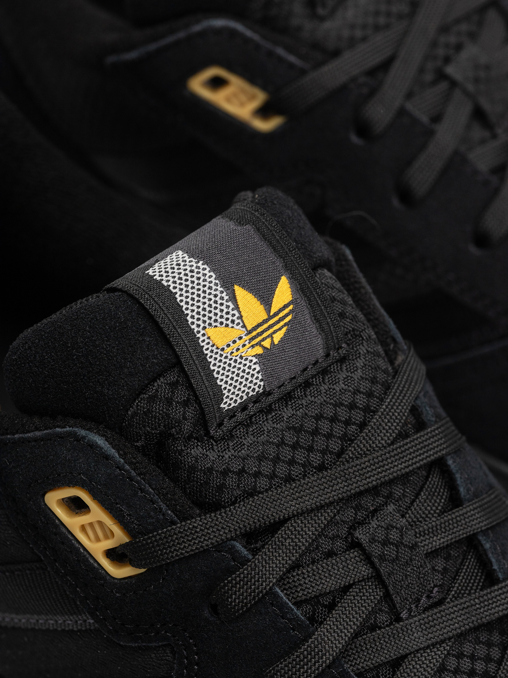 Topánky adidas Tekkira Cup (carbon/carbon/cblack)