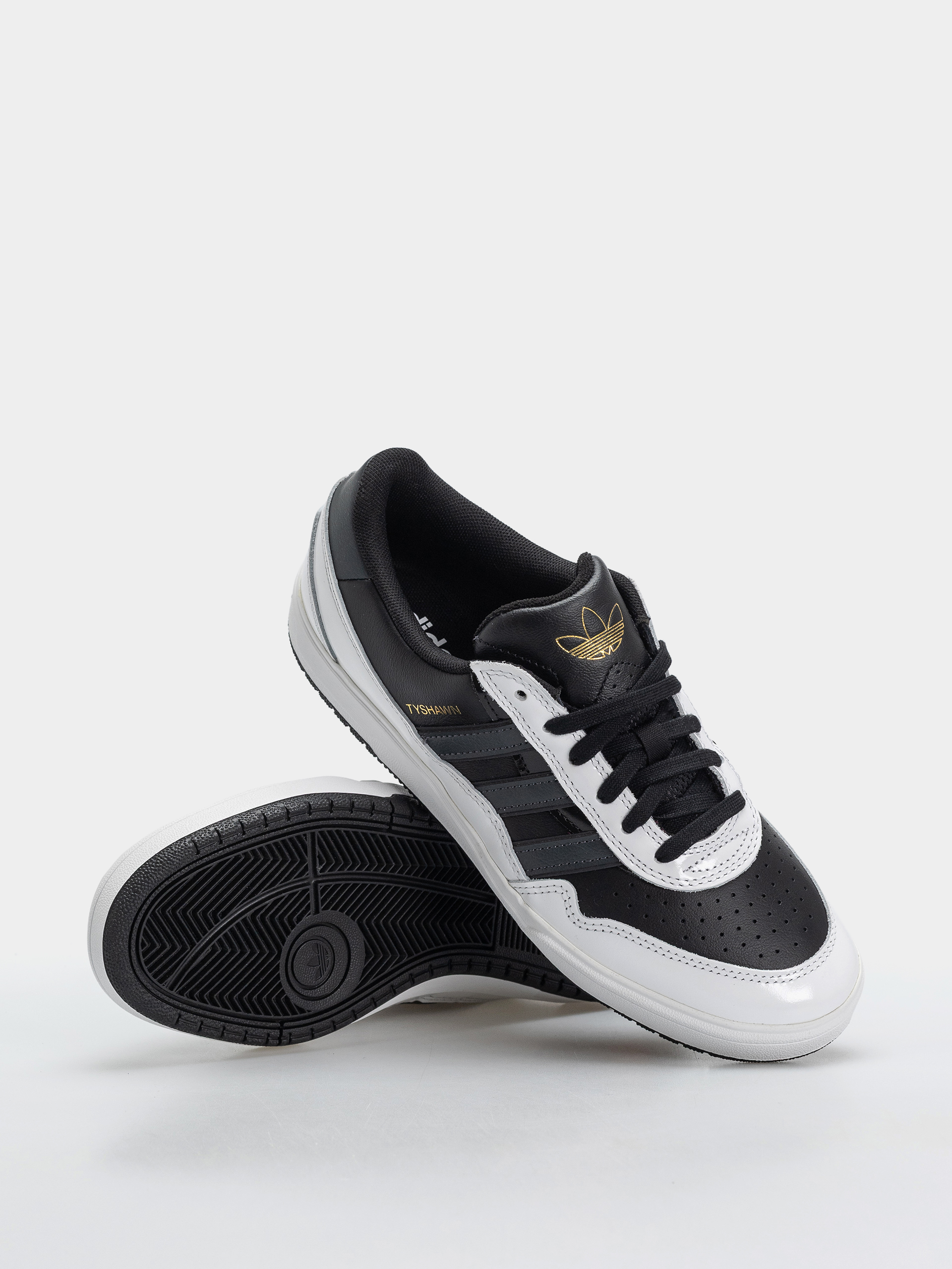 Topánky adidas Tyshawn II (cblack/carbon/ftwwht)