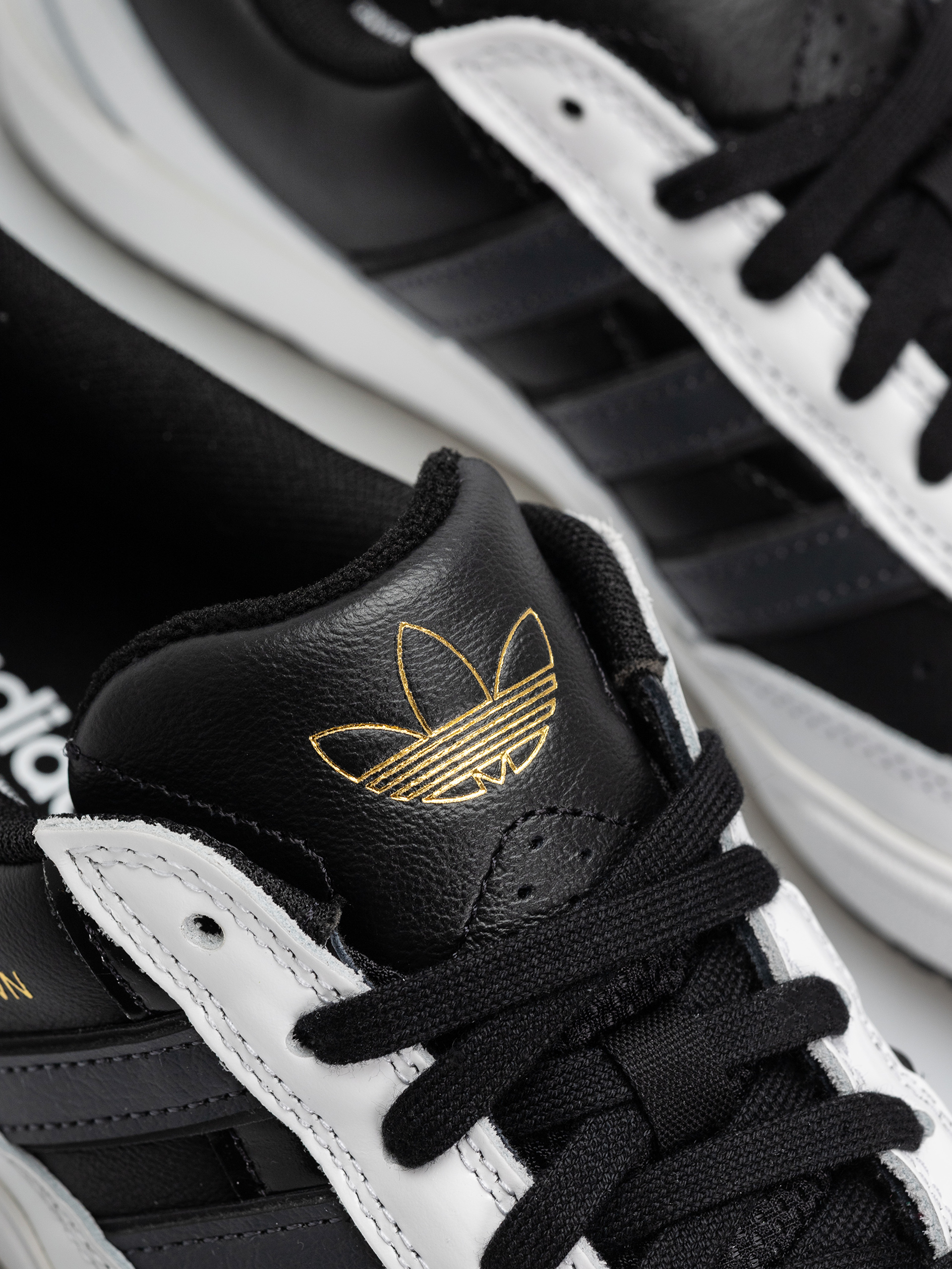 Topánky adidas Tyshawn II (cblack/carbon/ftwwht)