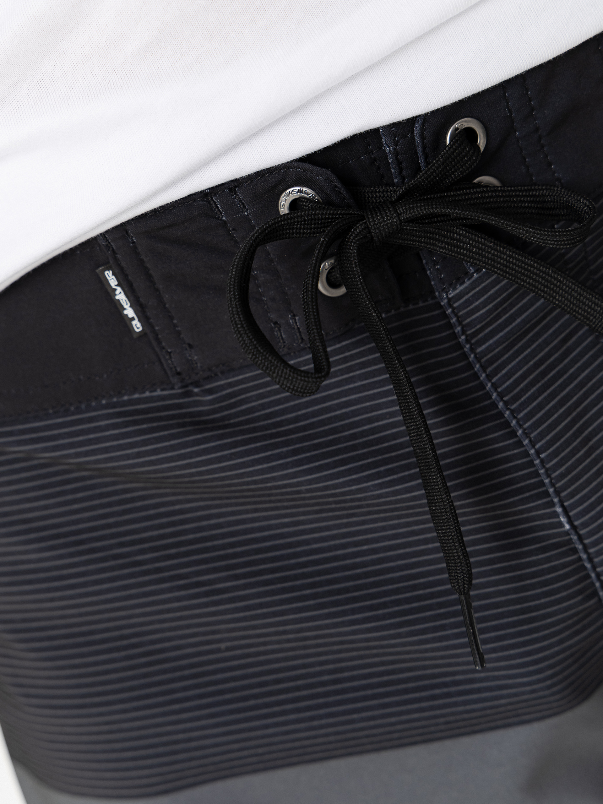 Plážové kraťasy Quiksilver Surfsilk Scallop 18 (black tijuana)