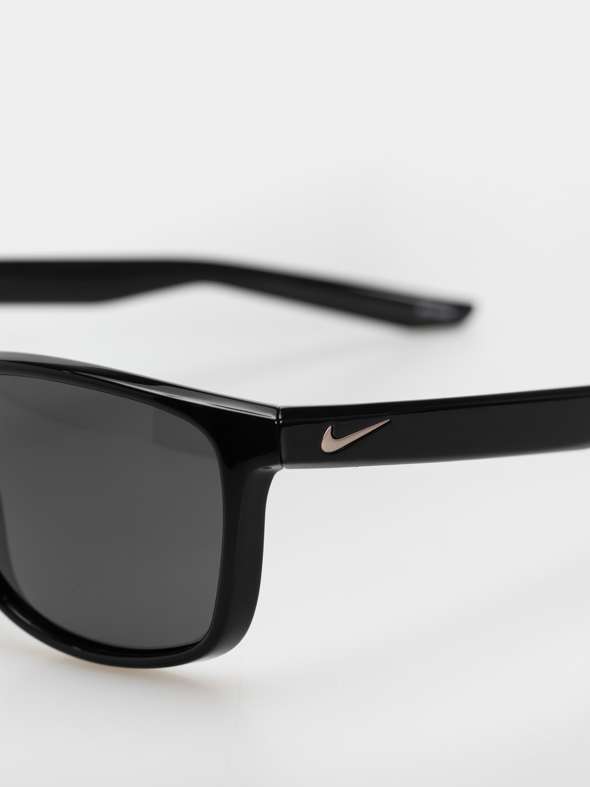 Slnečné okuliare Nike SB Essential Endeavor (black/grey)
