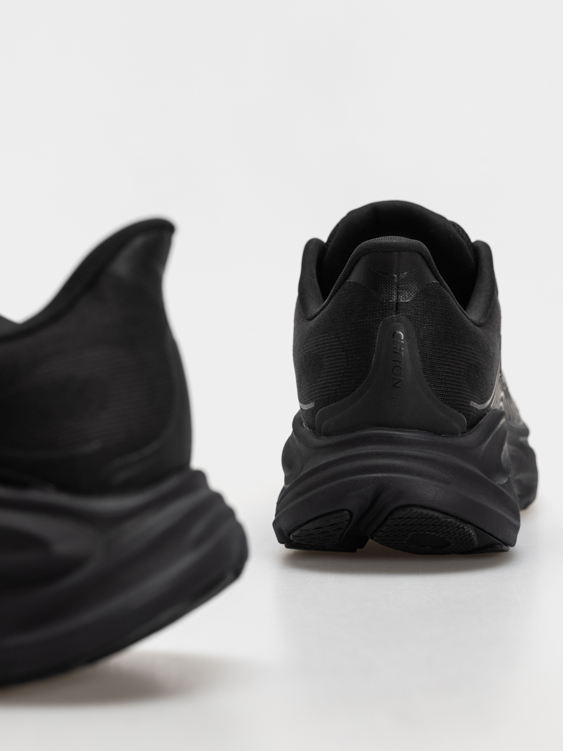 Topánky Hoka Clifton 11 (black/black)