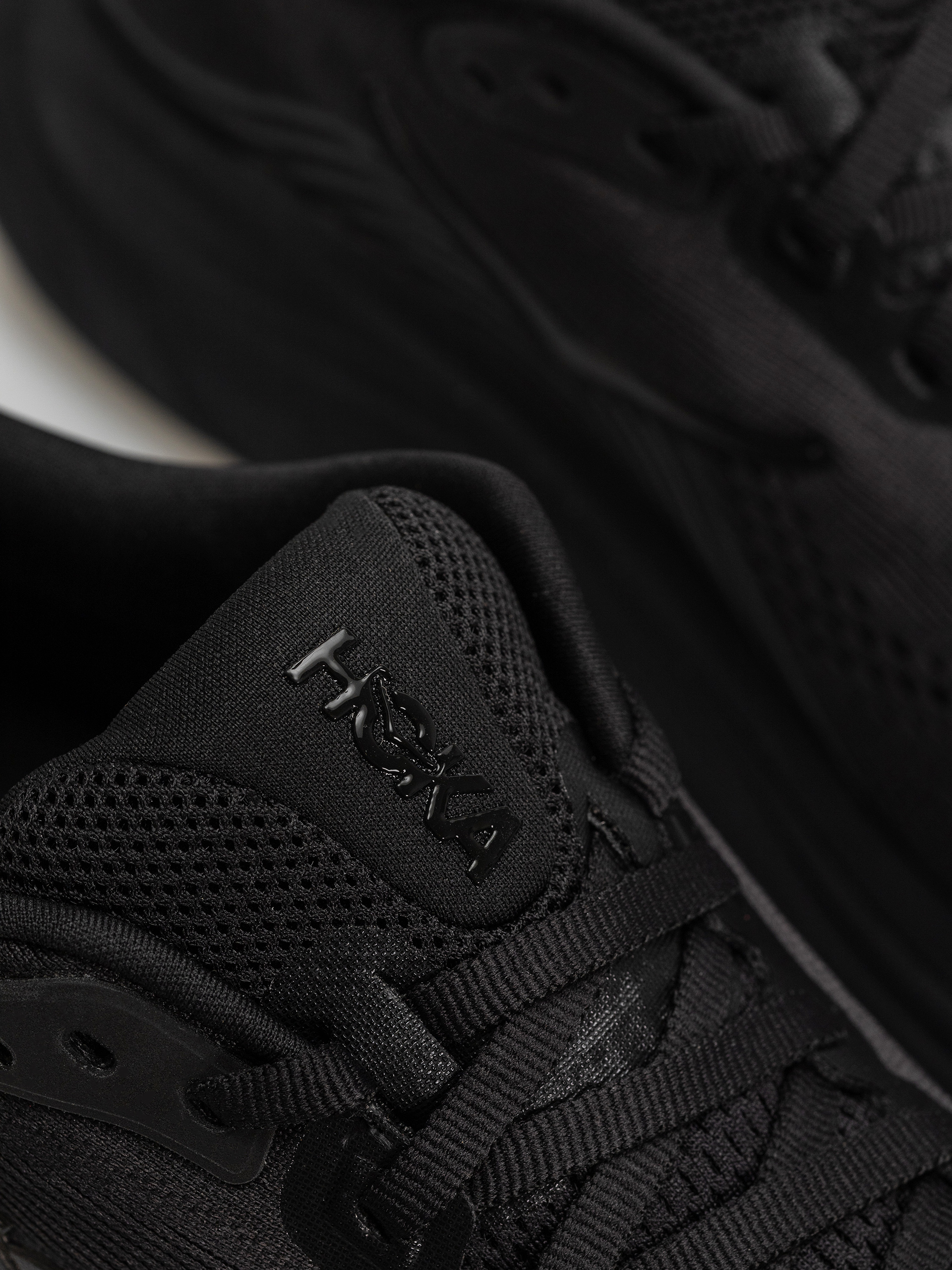 Topánky Hoka Clifton 11 Wmn (black/black)