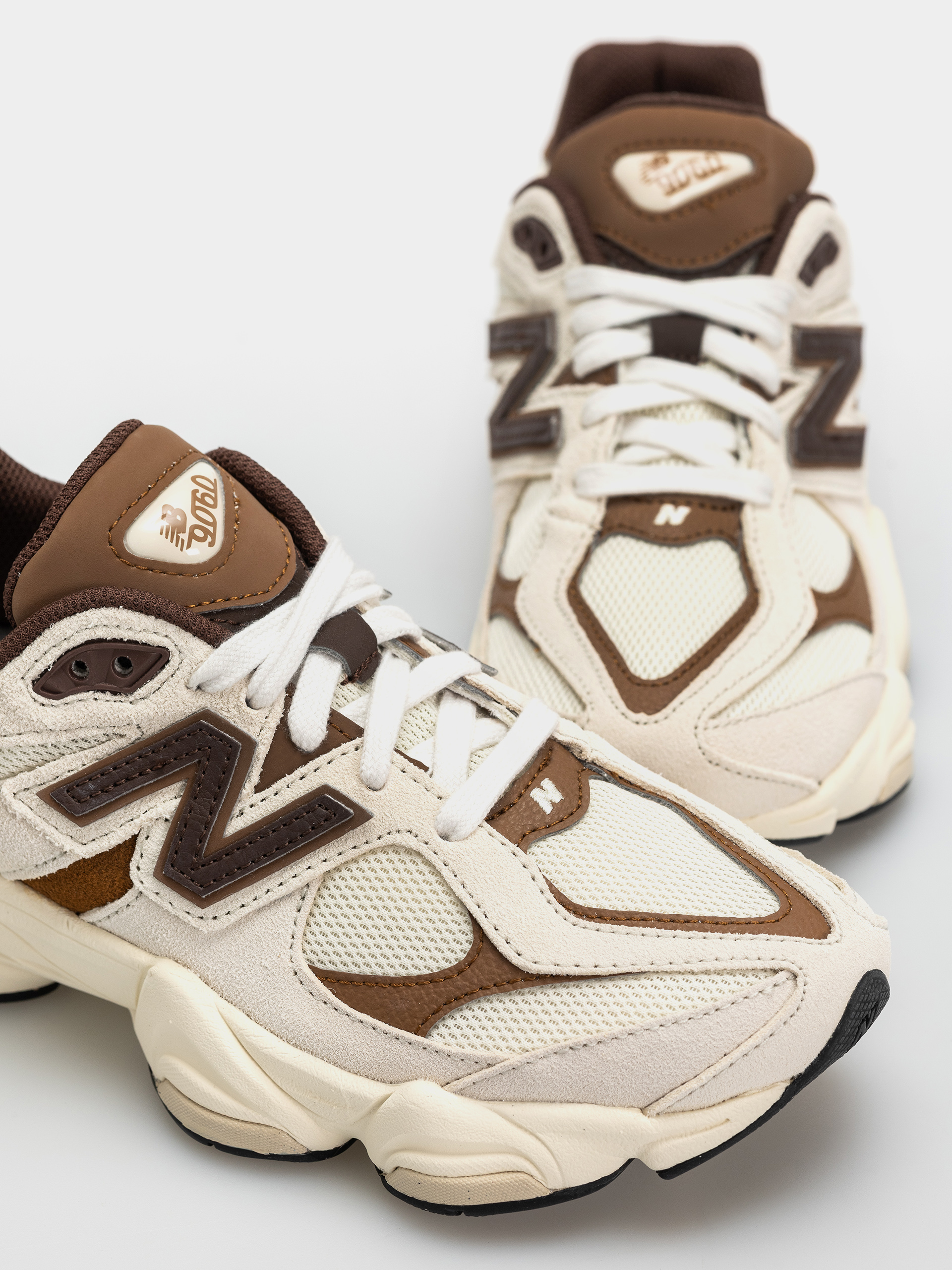 Topánky New Balance 9060 JR (breakfast tea/angora)