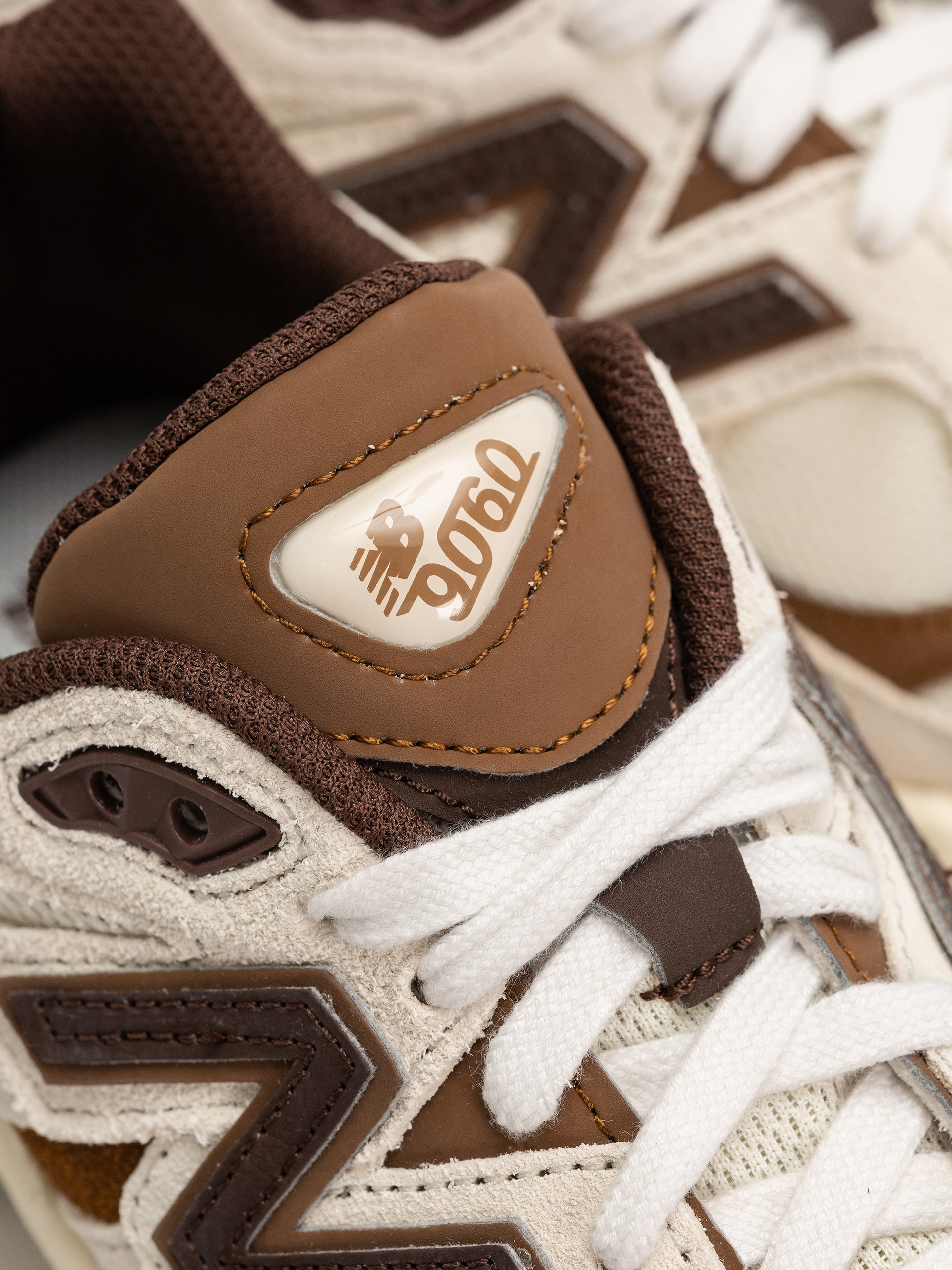 Topánky New Balance 9060 JR (breakfast tea/angora)