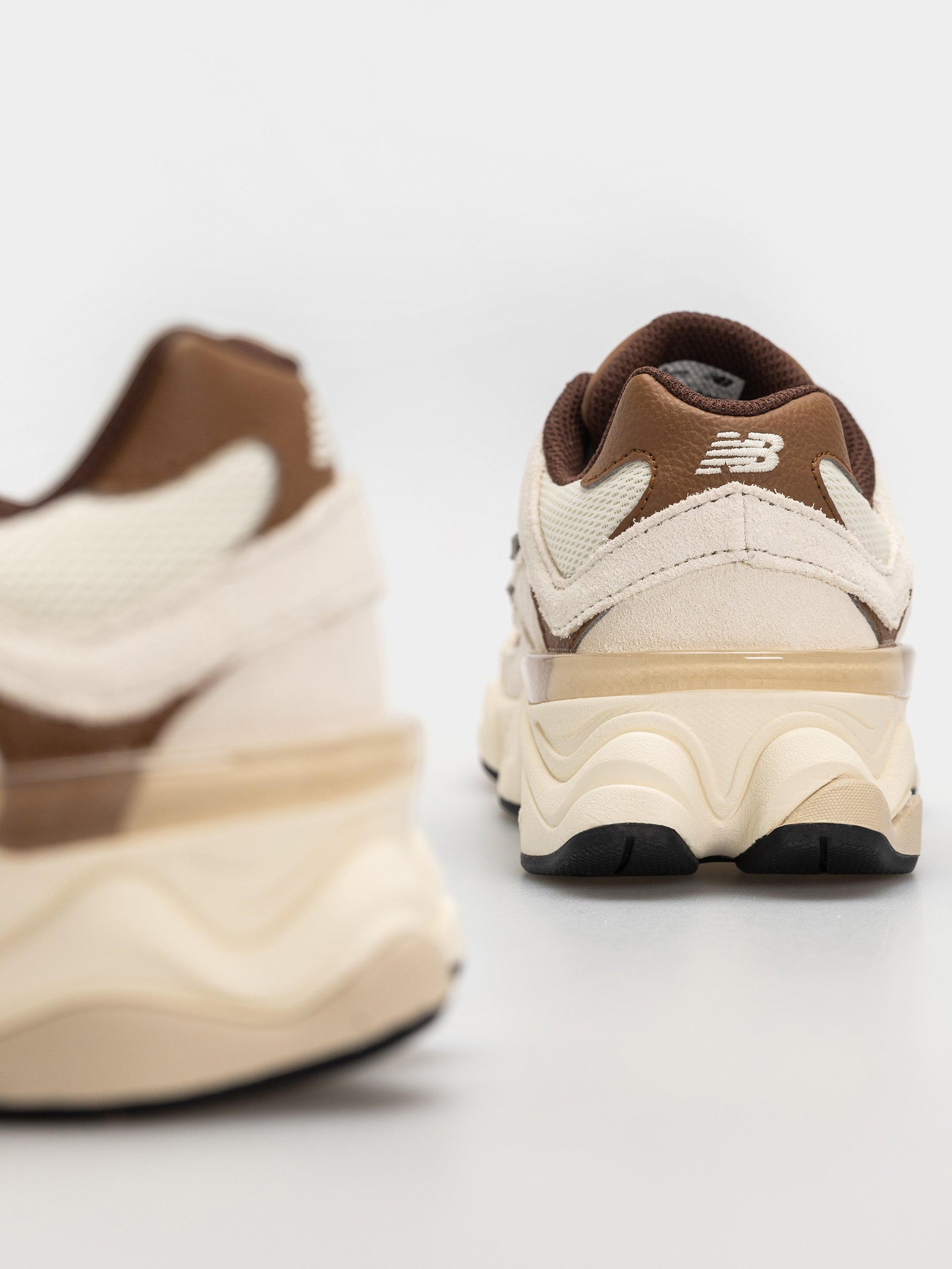 Topánky New Balance 9060 JR (breakfast tea/angora)