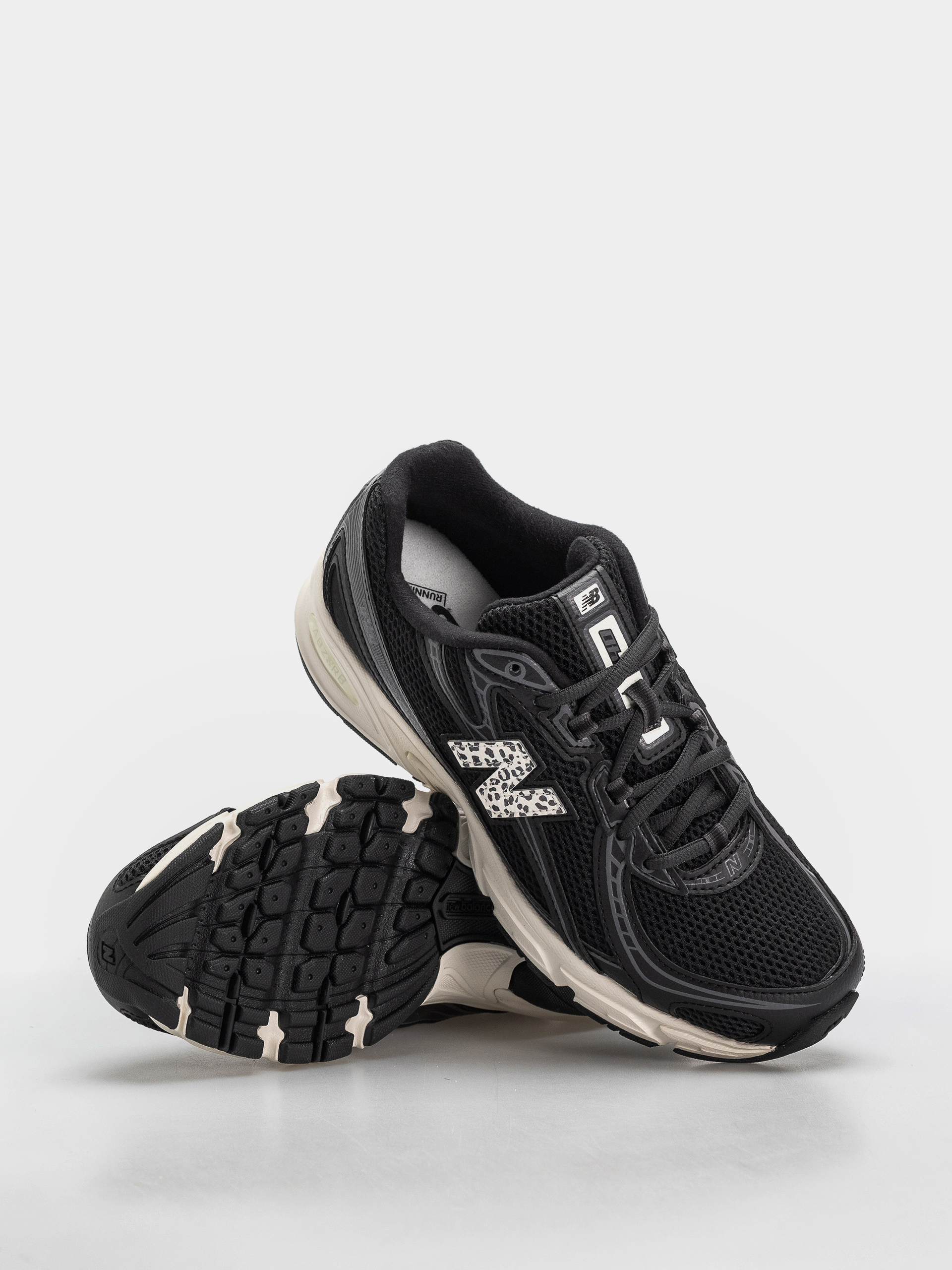Topánky New Balance 740 (black/sea salt)