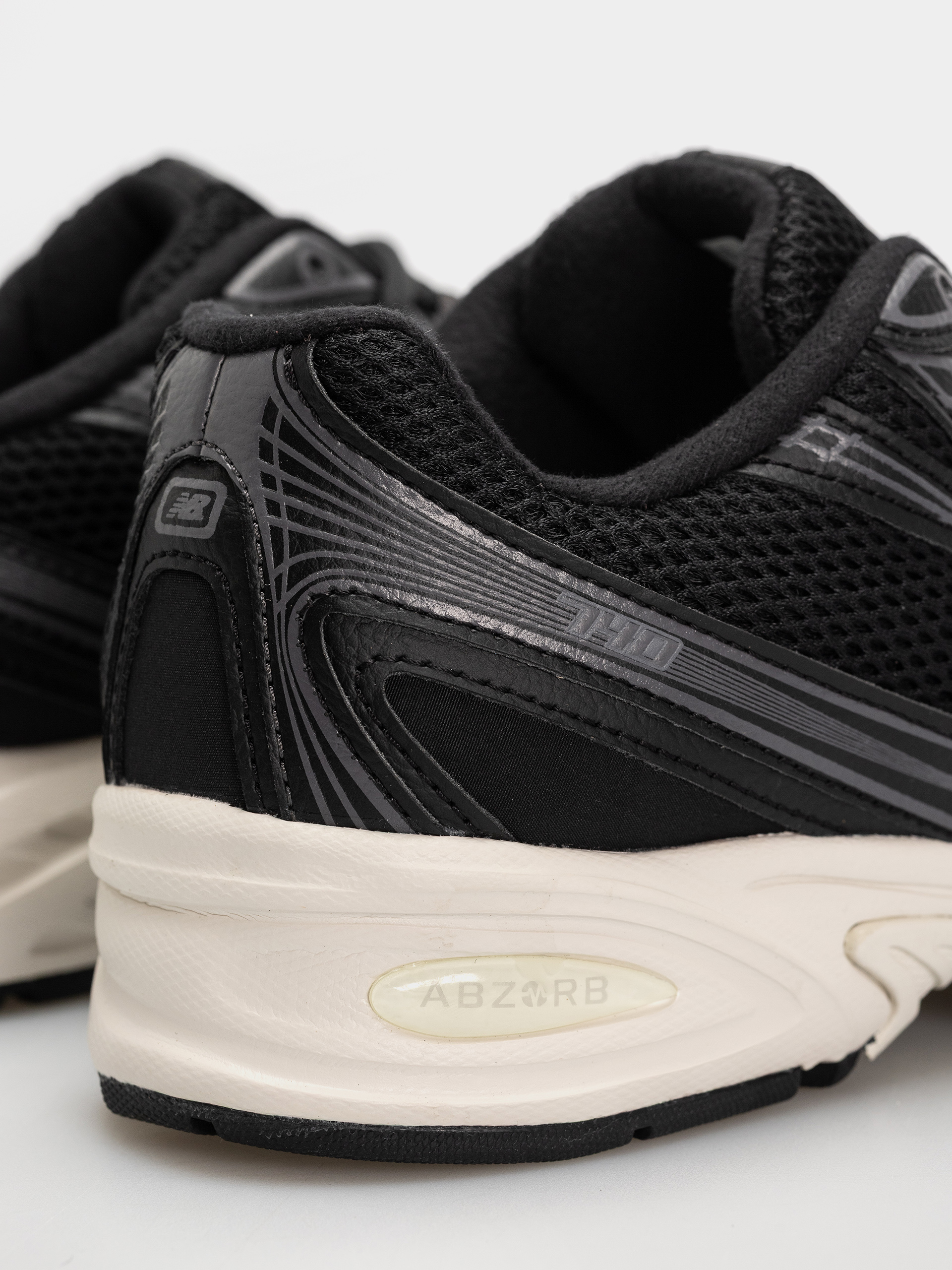 Topánky New Balance 740 (black/sea salt)