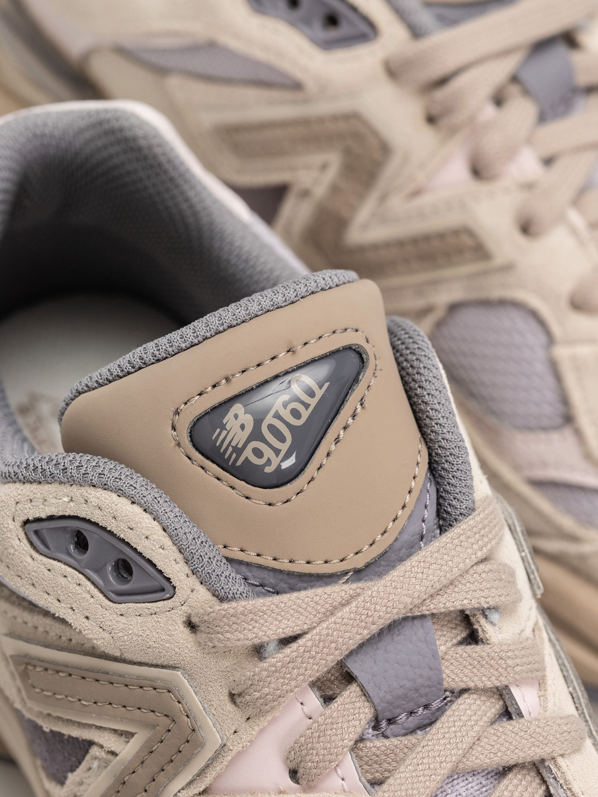 Topánky New Balance 9060 (timberwolf/driftwood)