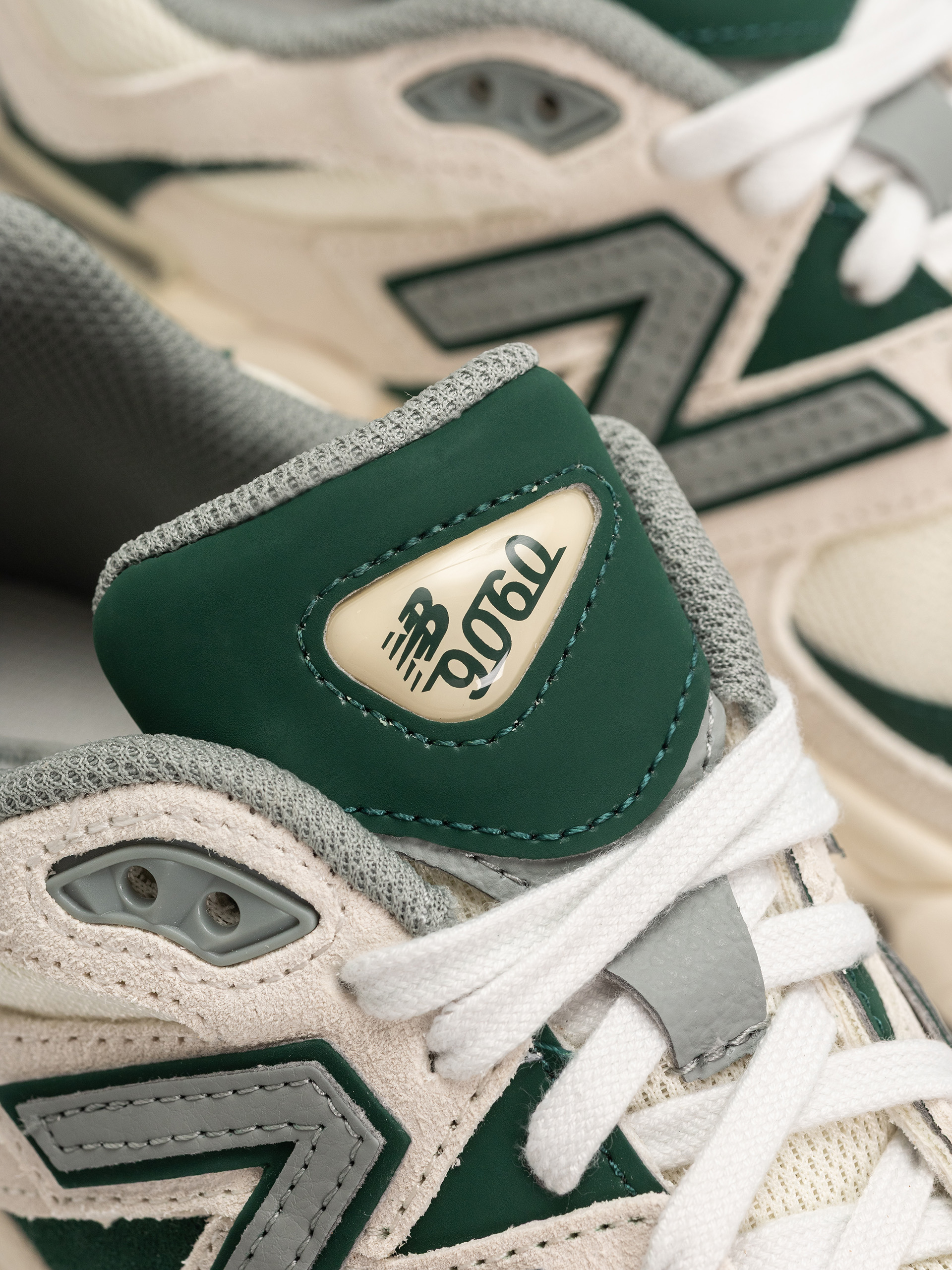 Topánky New Balance 9060 (nightwatch green/angora)