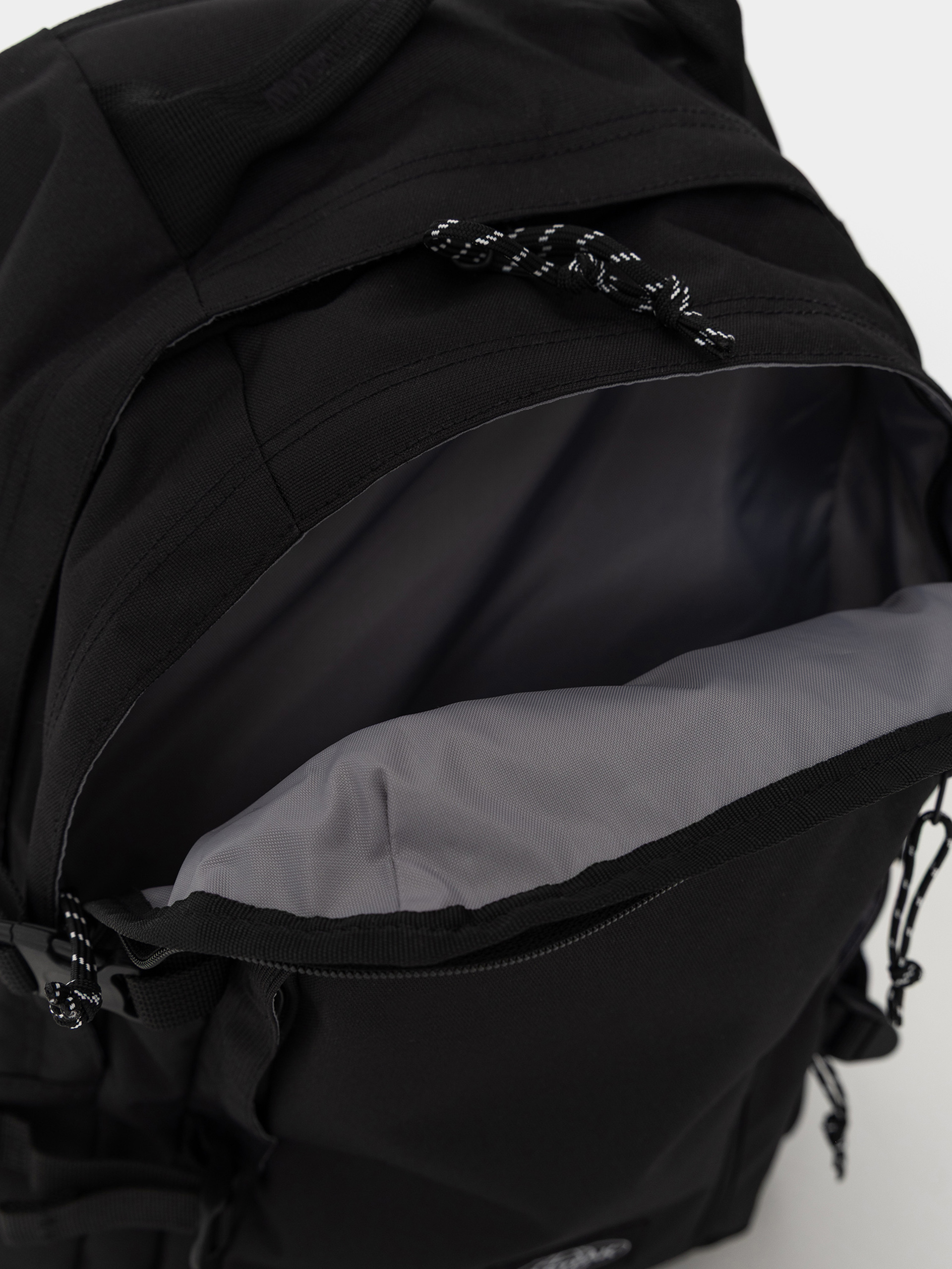 Batoh Eastpak Volker Pro (cs black pro)