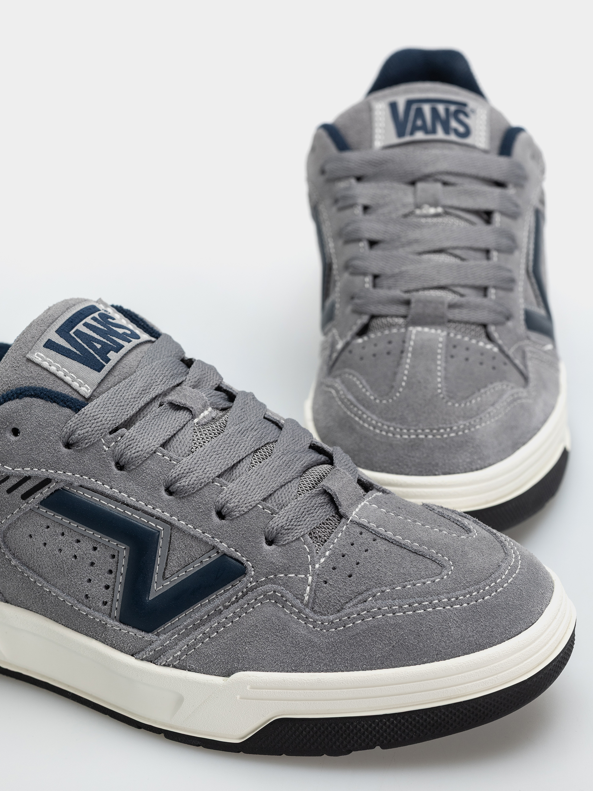 Topánky Vans Upland (gray/navy)