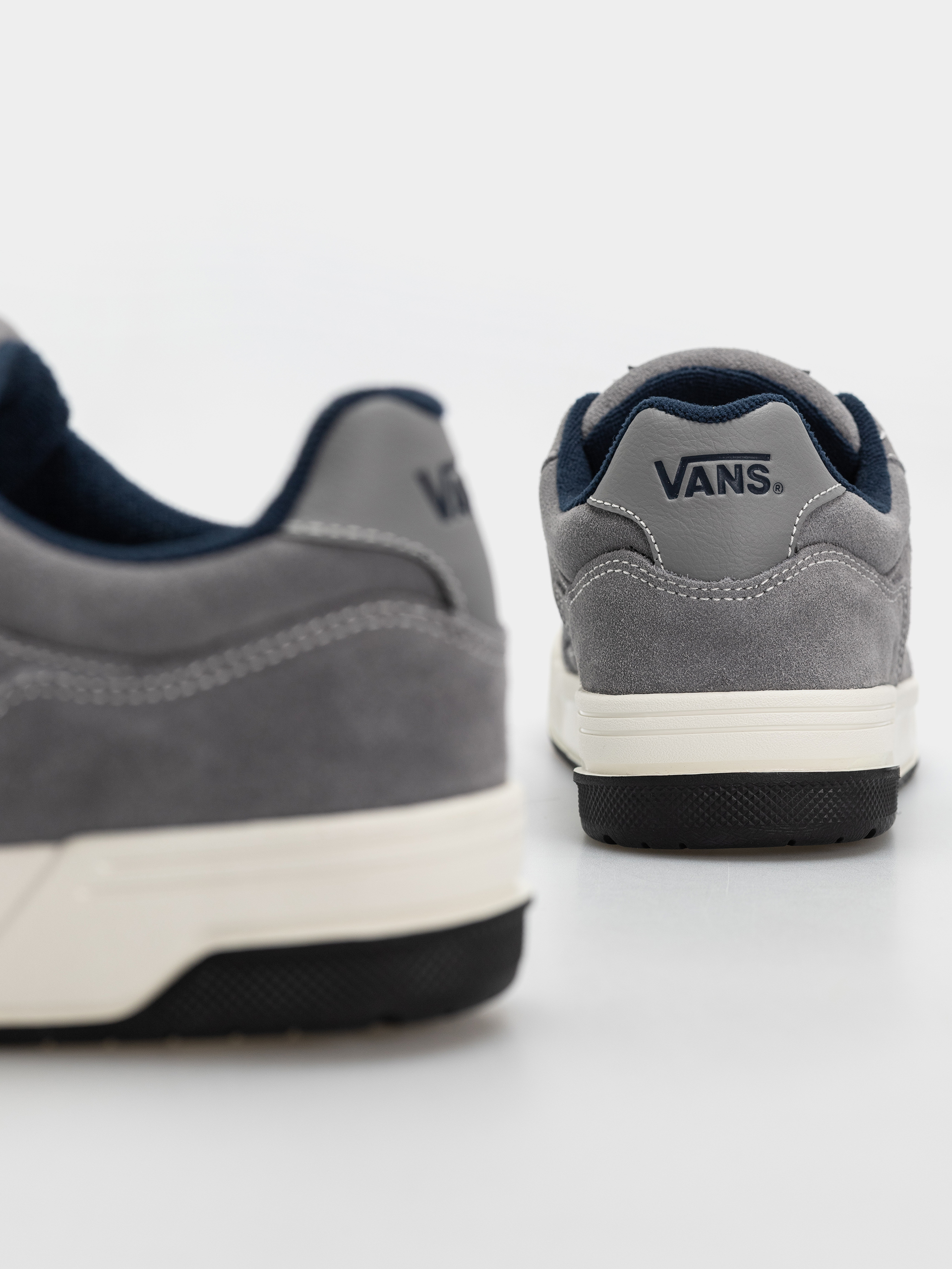 Topánky Vans Upland (gray/navy)