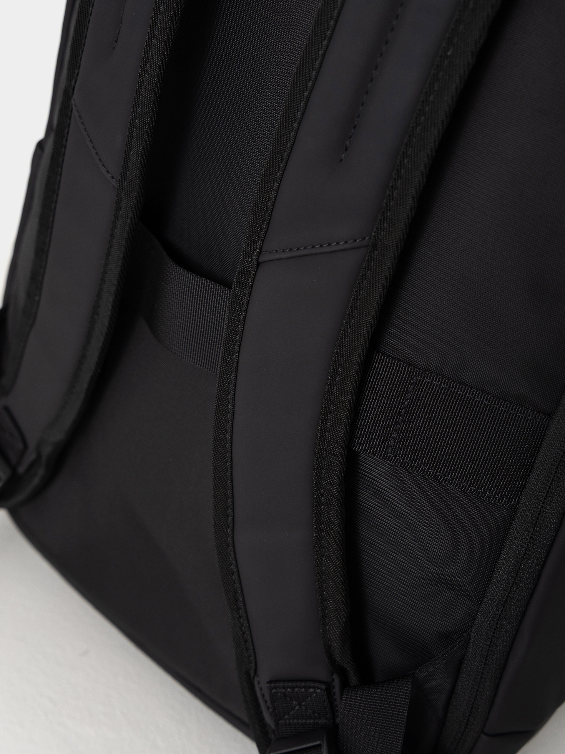 Batoh Eastpak Yarin (cnnct f matte black)