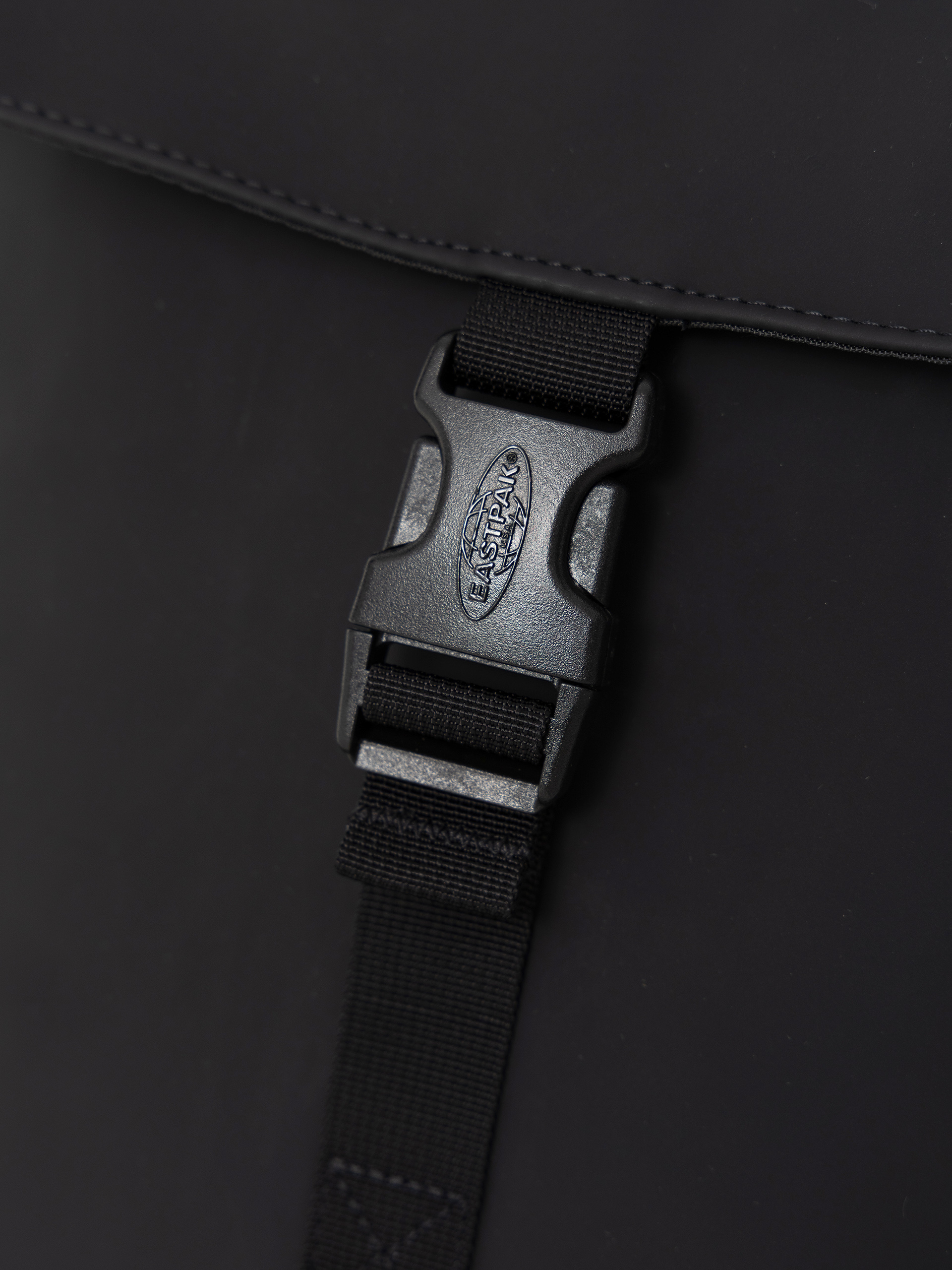 Batoh Eastpak Yarin (cnnct f matte black)