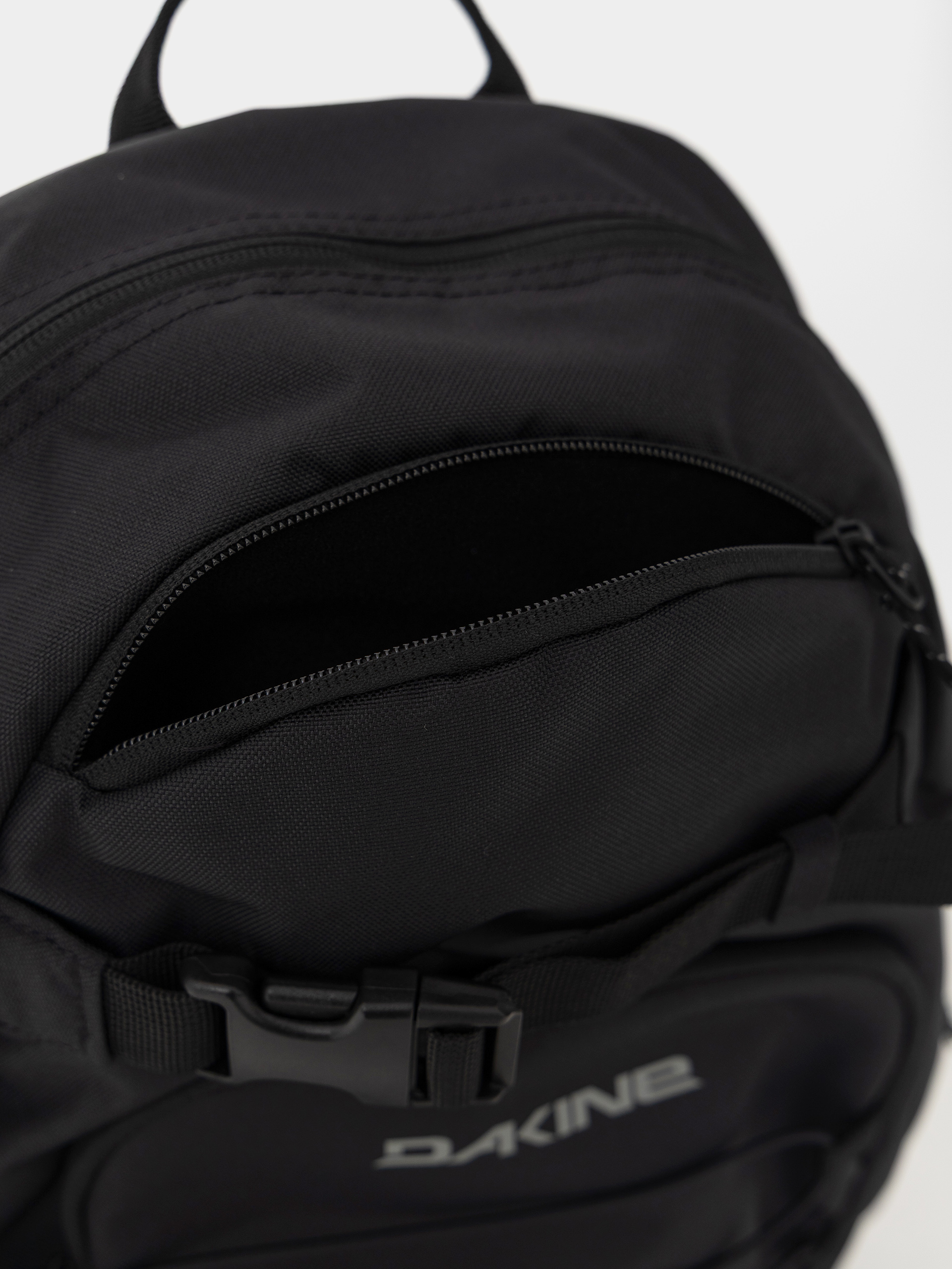 Batoh Dakine Grom 23L (black)