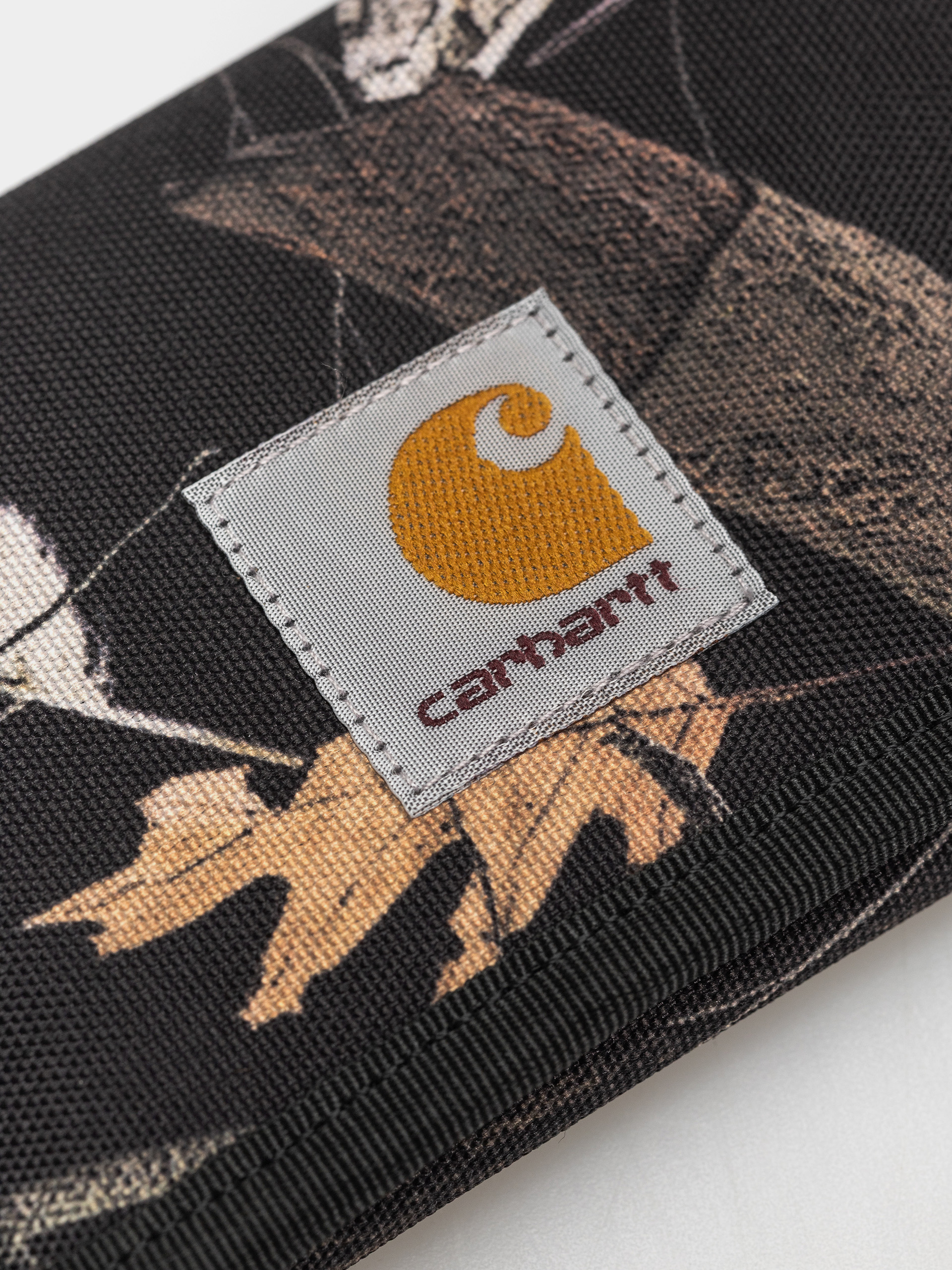 Peňaženka Carhartt WIP Alec (camo feather tree black)