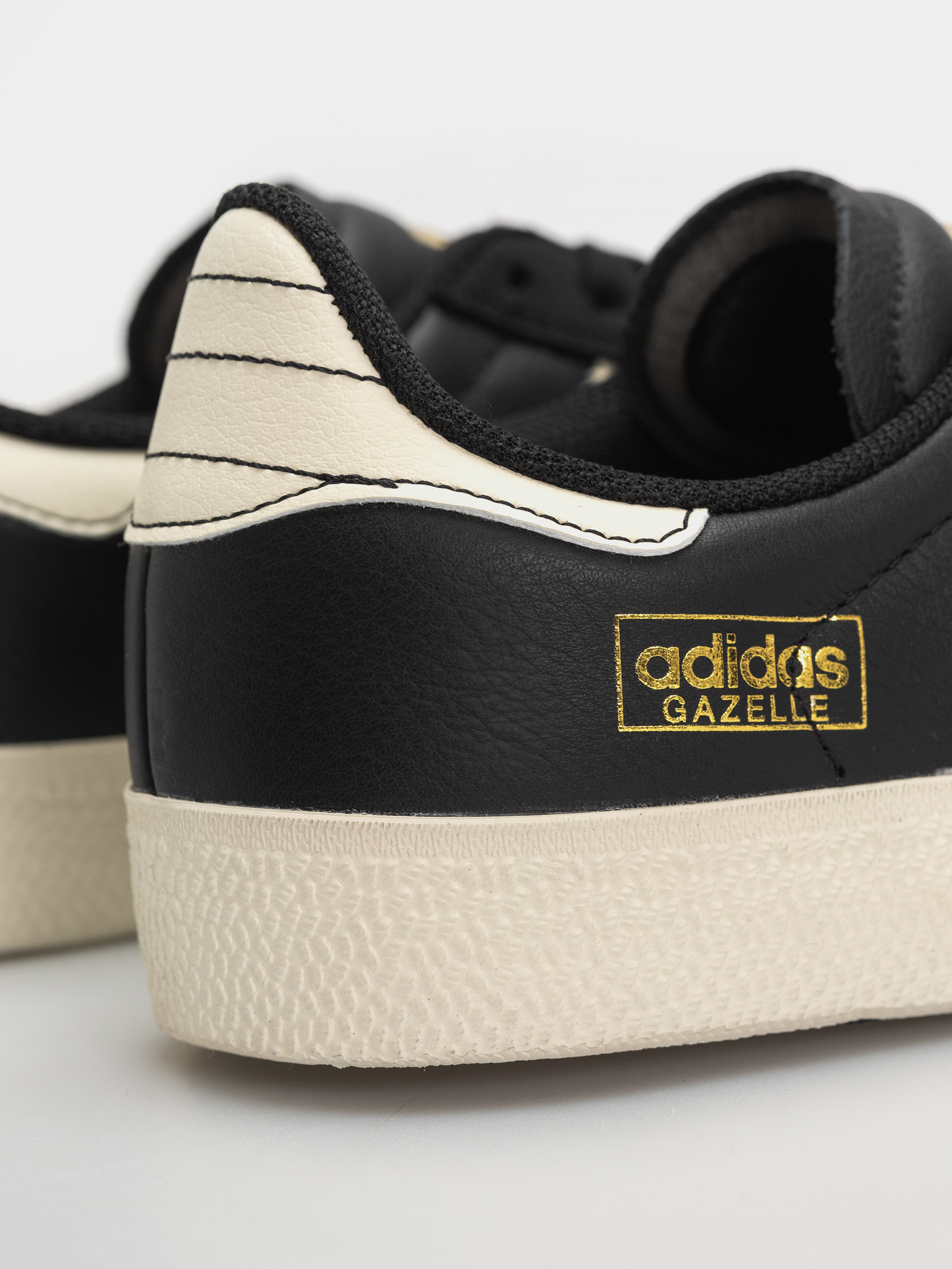 Topánky adidas Gazelle Adv (cblack/crewht/goldmt)