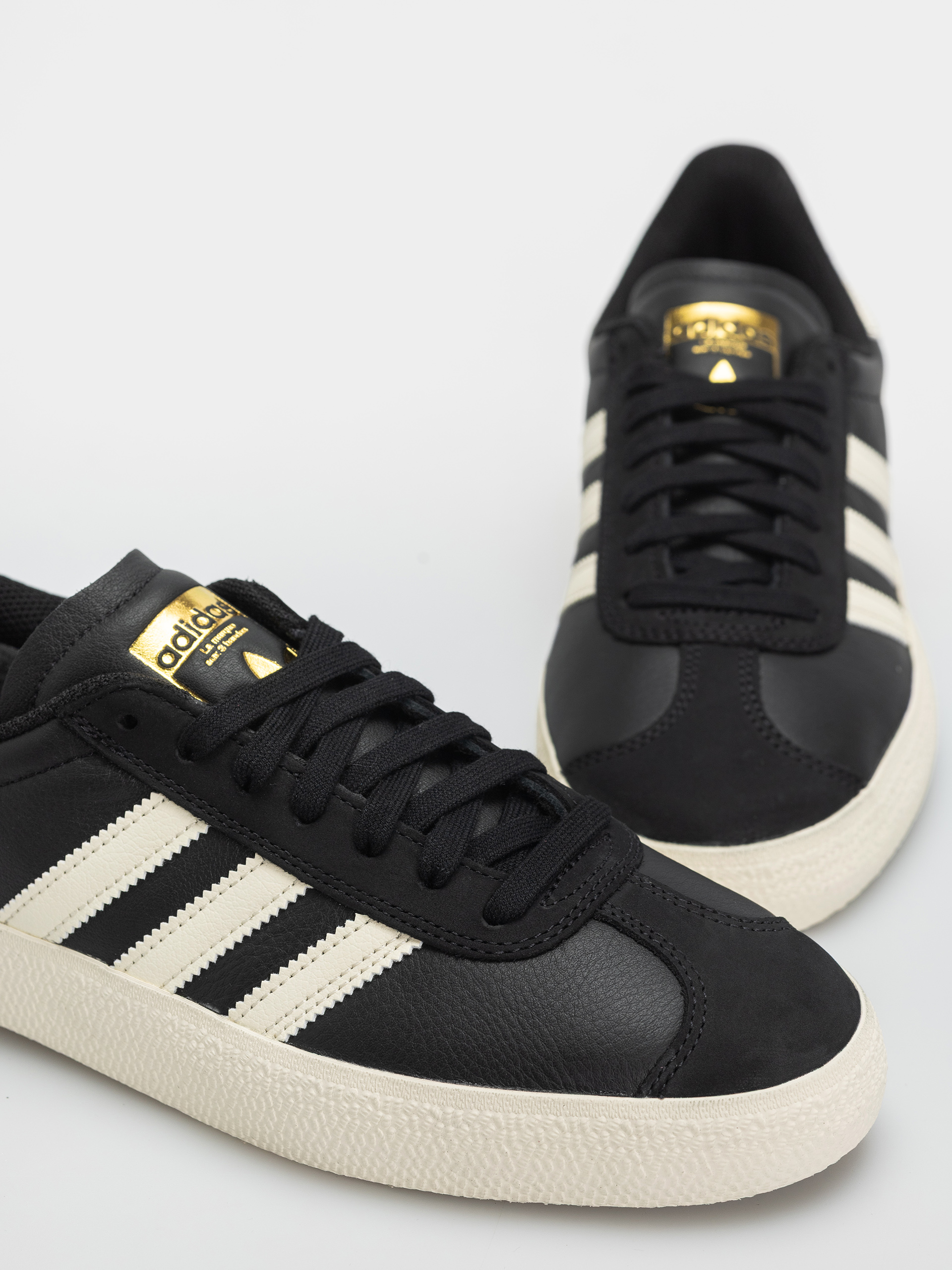 Topánky adidas Gazelle Adv (cblack/crewht/goldmt)