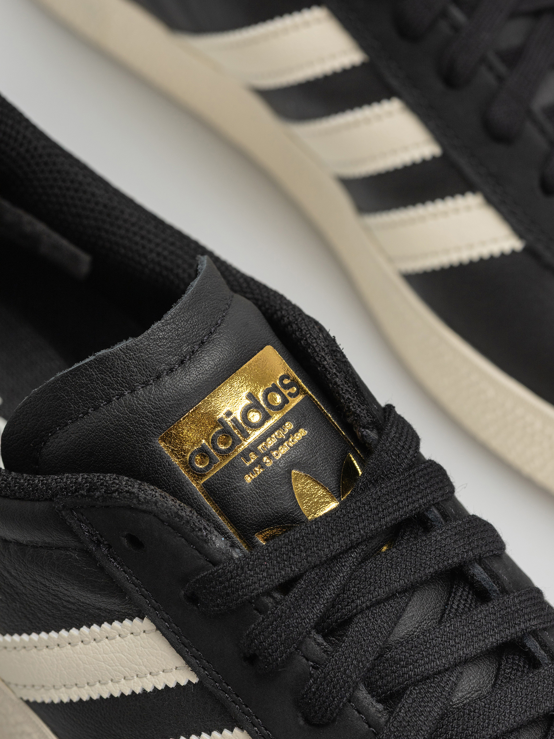 Topánky adidas Gazelle Adv (cblack/crewht/goldmt)