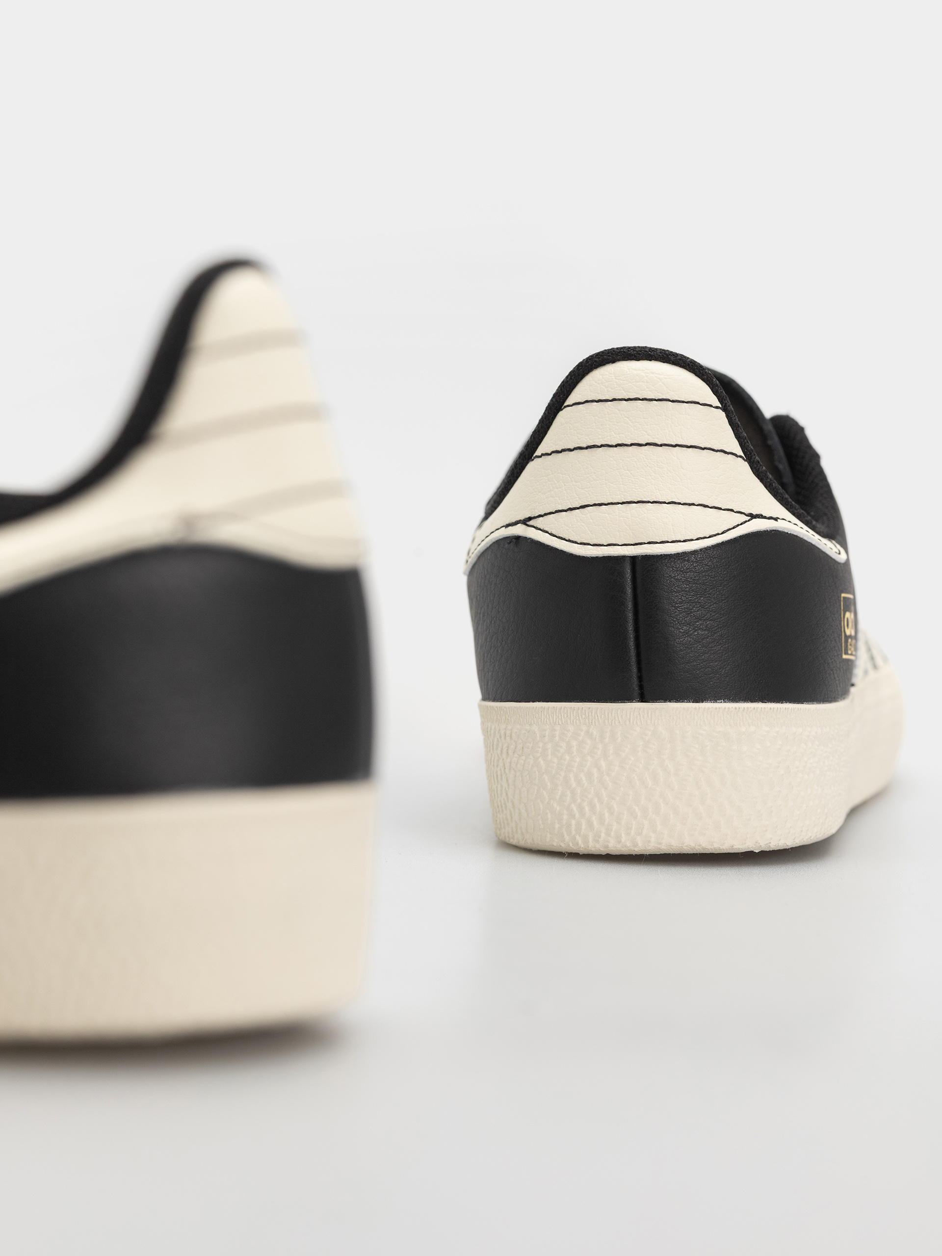 Topánky adidas Gazelle Adv (cblack/crewht/goldmt)
