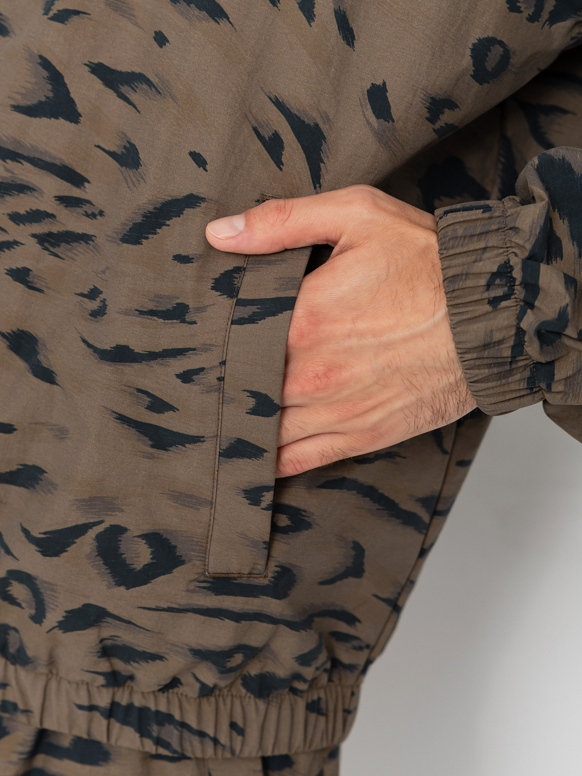 Bunda Carhartt WIP Travon (duck feather print cypress/black)