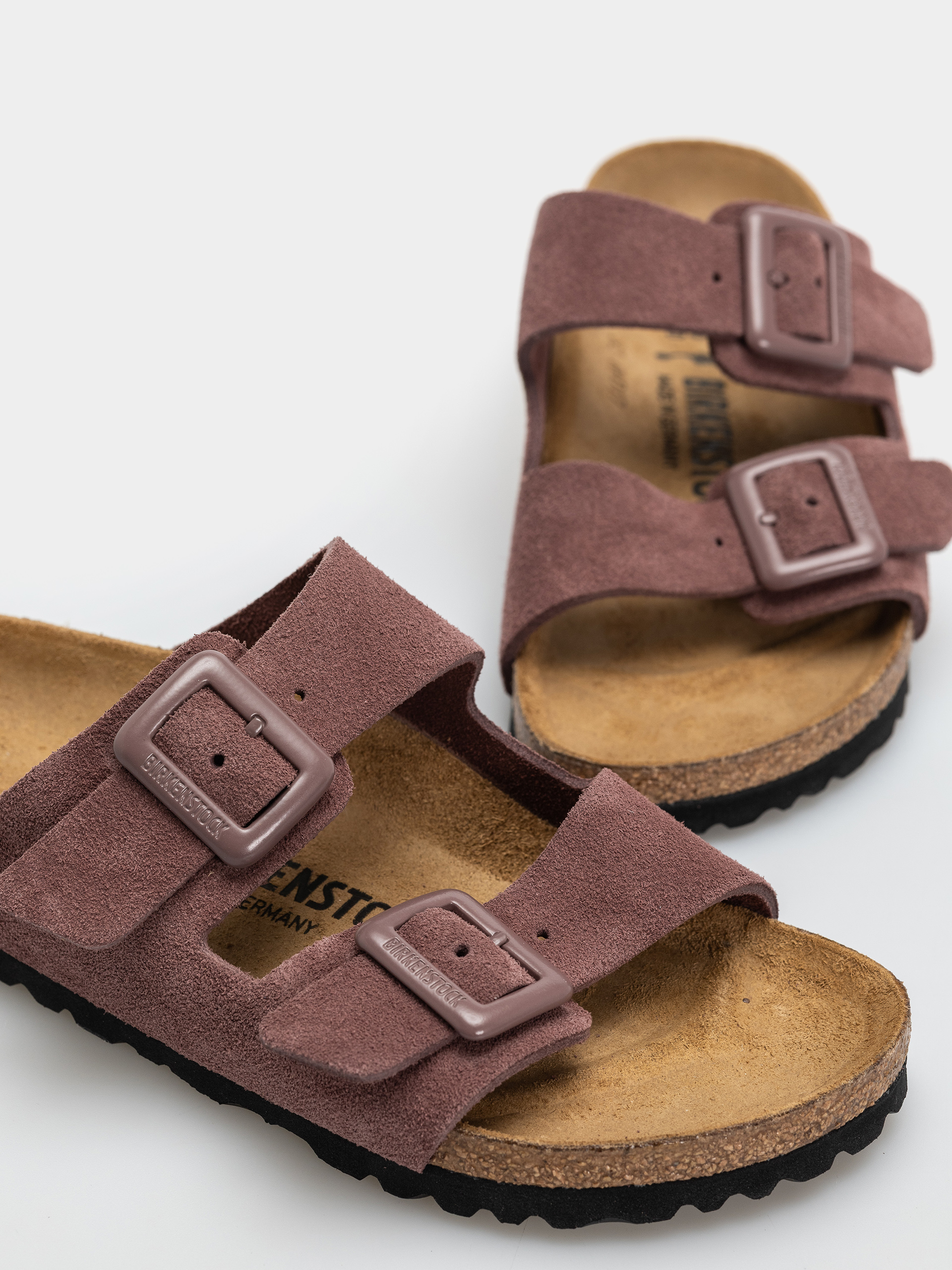 Šľapky Birkenstock Arizona Suede Leather Cushion Buckle Narrow Wmn (pepper)