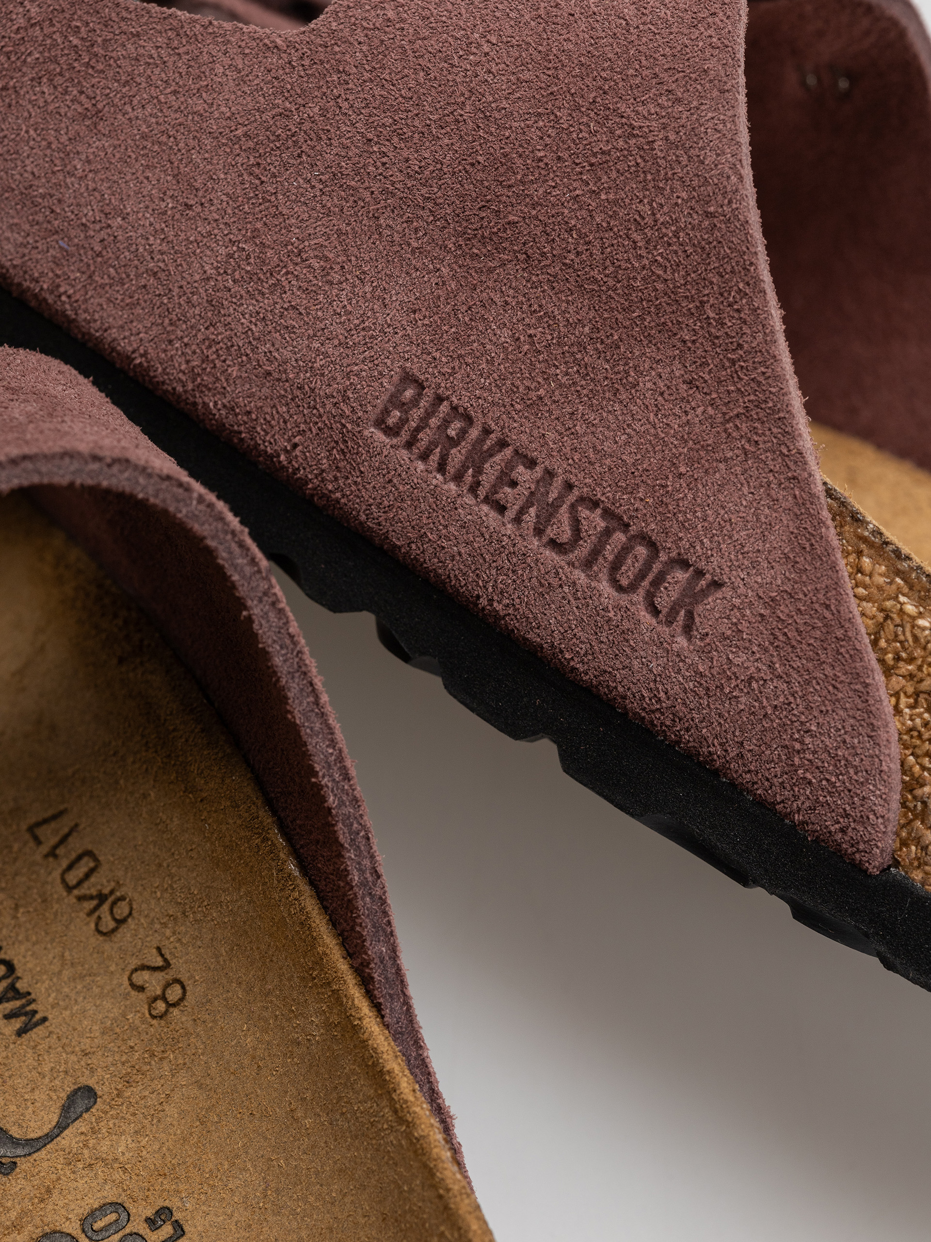 Šľapky Birkenstock Arizona Suede Leather Cushion Buckle Narrow Wmn (pepper)