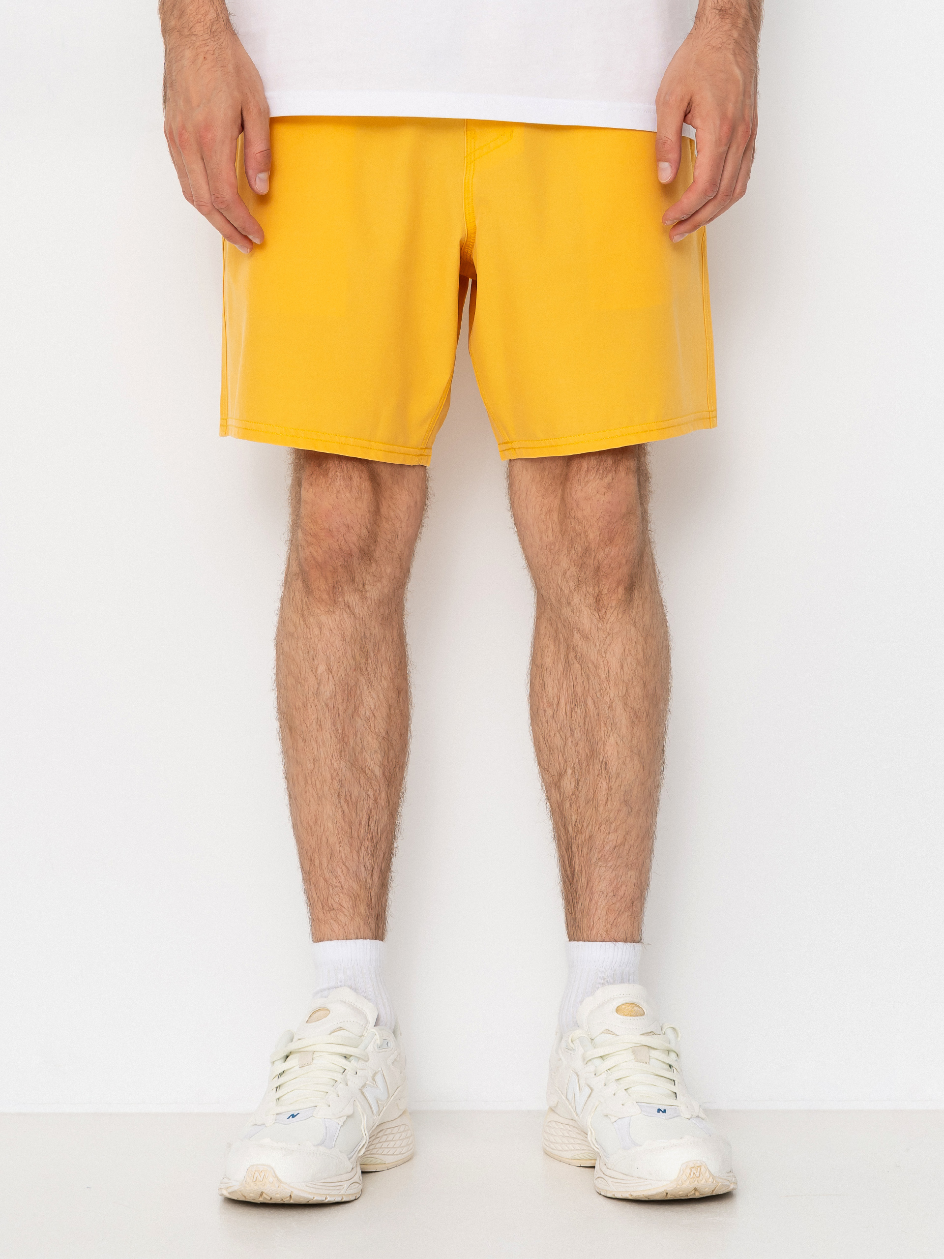 Plážové kraťasy Salty Crew Seadog Volley (mineral yellow)