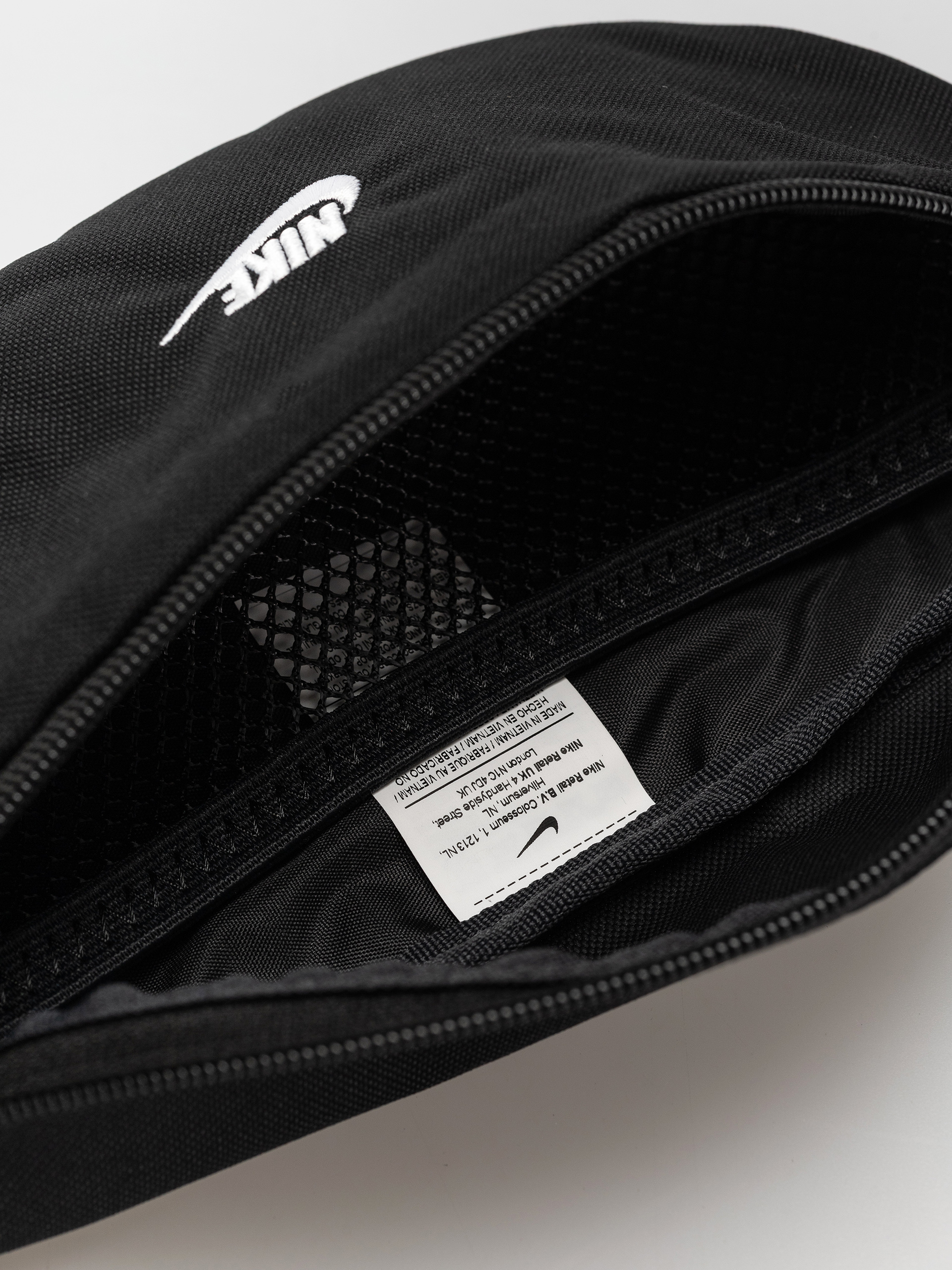 Ľadvinka Nike SB Heritage 2.0 S (black/black/white)