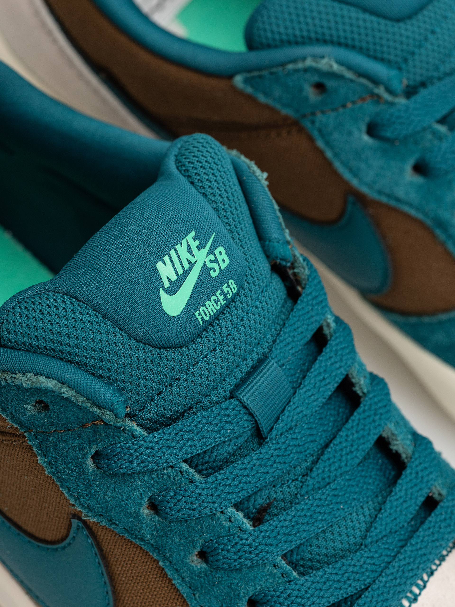 Topánky Nike SB Force 58 (mosswood brown/geode teal lt orewood brn)