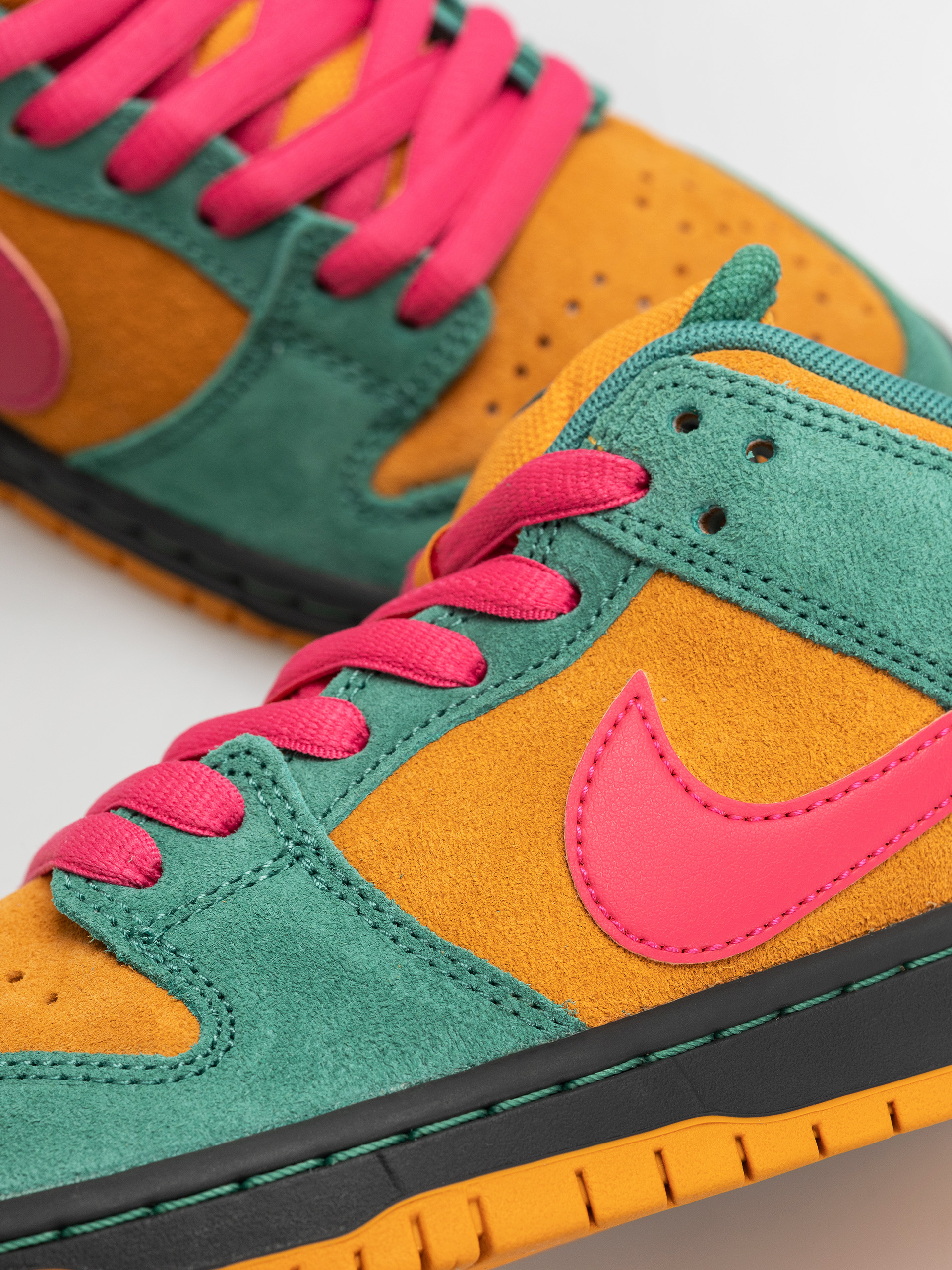 Topánky Nike SB Dunk Low Pro (green noise/watermelon light curry)