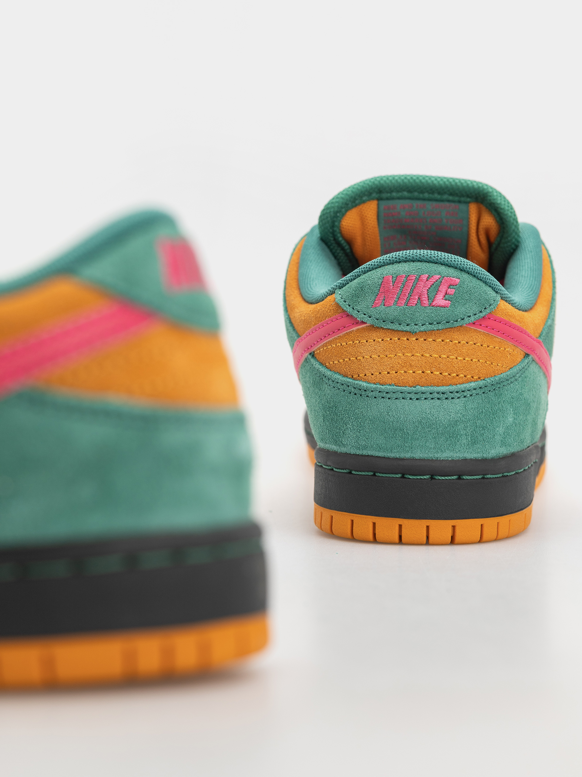 Topánky Nike SB Dunk Low Pro (green noise/watermelon light curry)