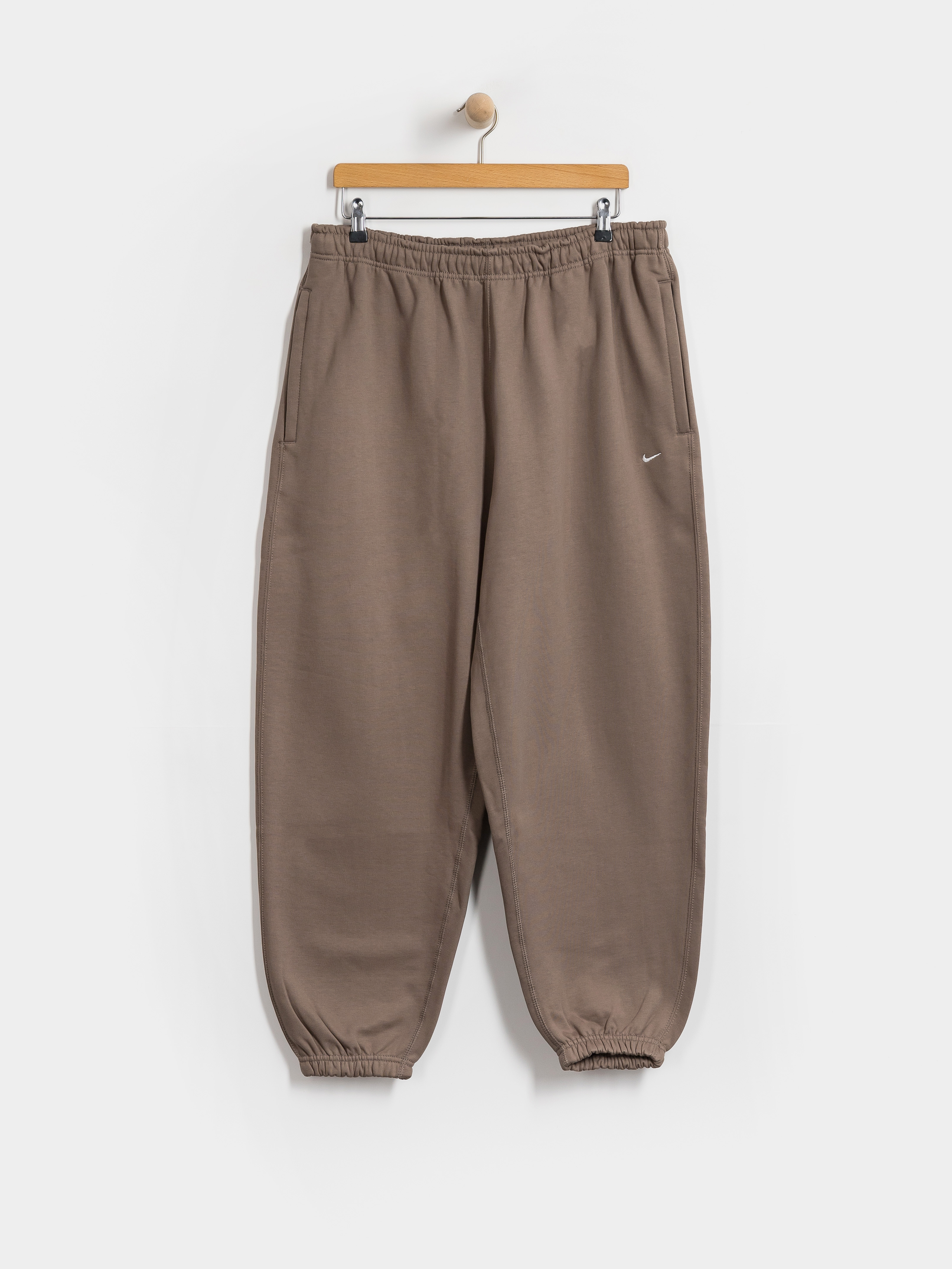 Nohavice Nike SB Solo Swoosh (mink brown/mink brown/white)