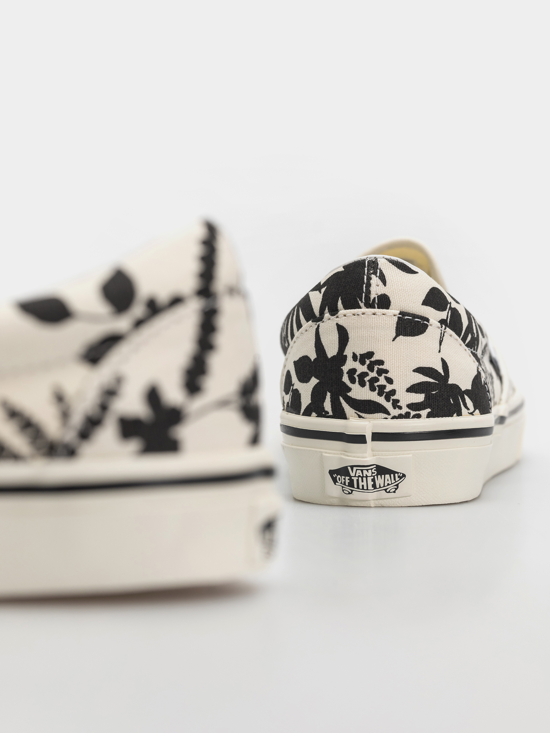 Topánky Vans Classic Slip On (black)