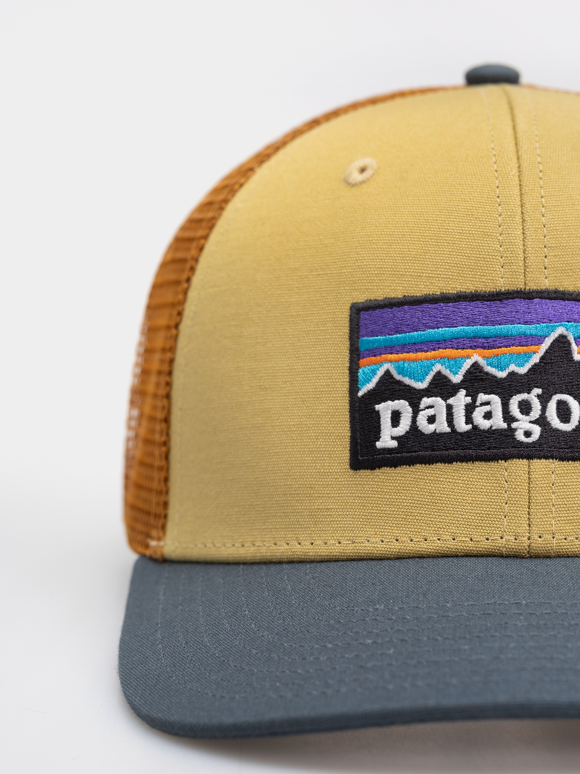 Šiltovka Patagonia P 6 Logo Trucker (lynx tan)