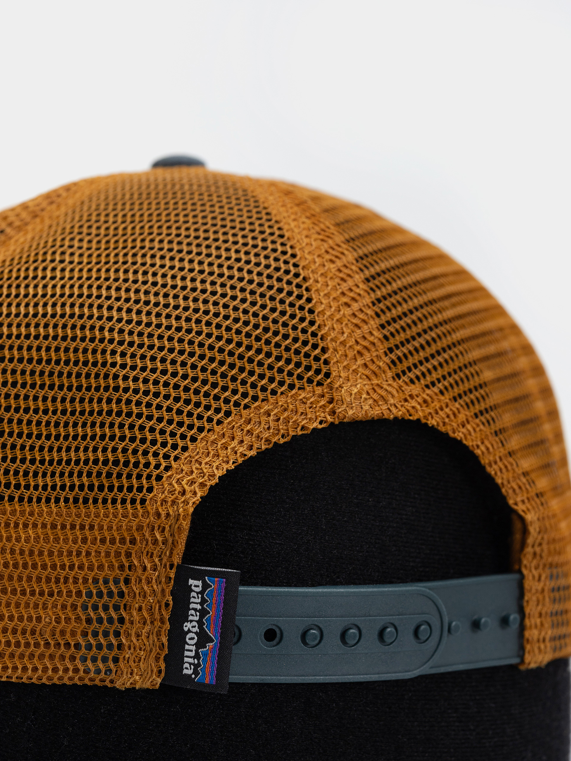 Šiltovka Patagonia P 6 Logo Trucker (lynx tan)