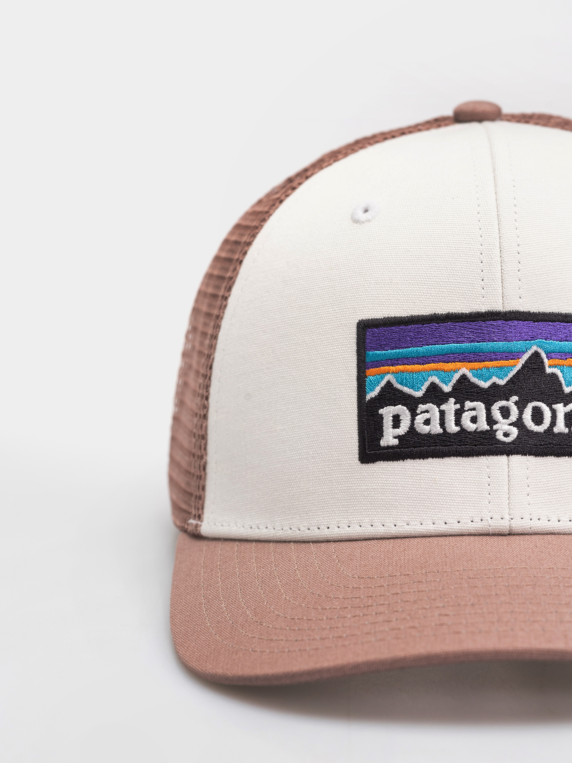 Šiltovka Patagonia P 6 Logo Trucker (birch white)