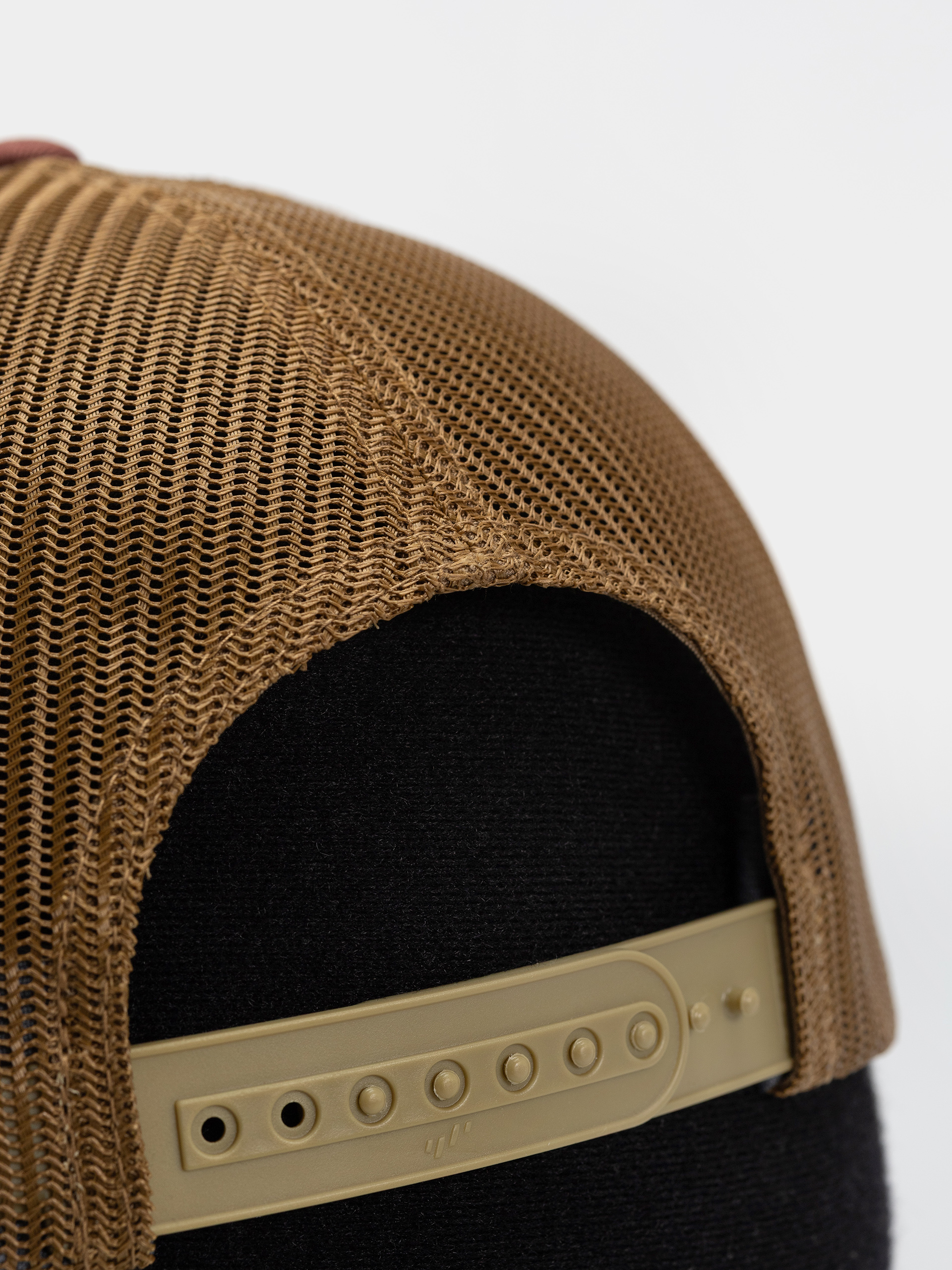 Šiltovka Columbia Mesh Snap Back (red rocks/delta)