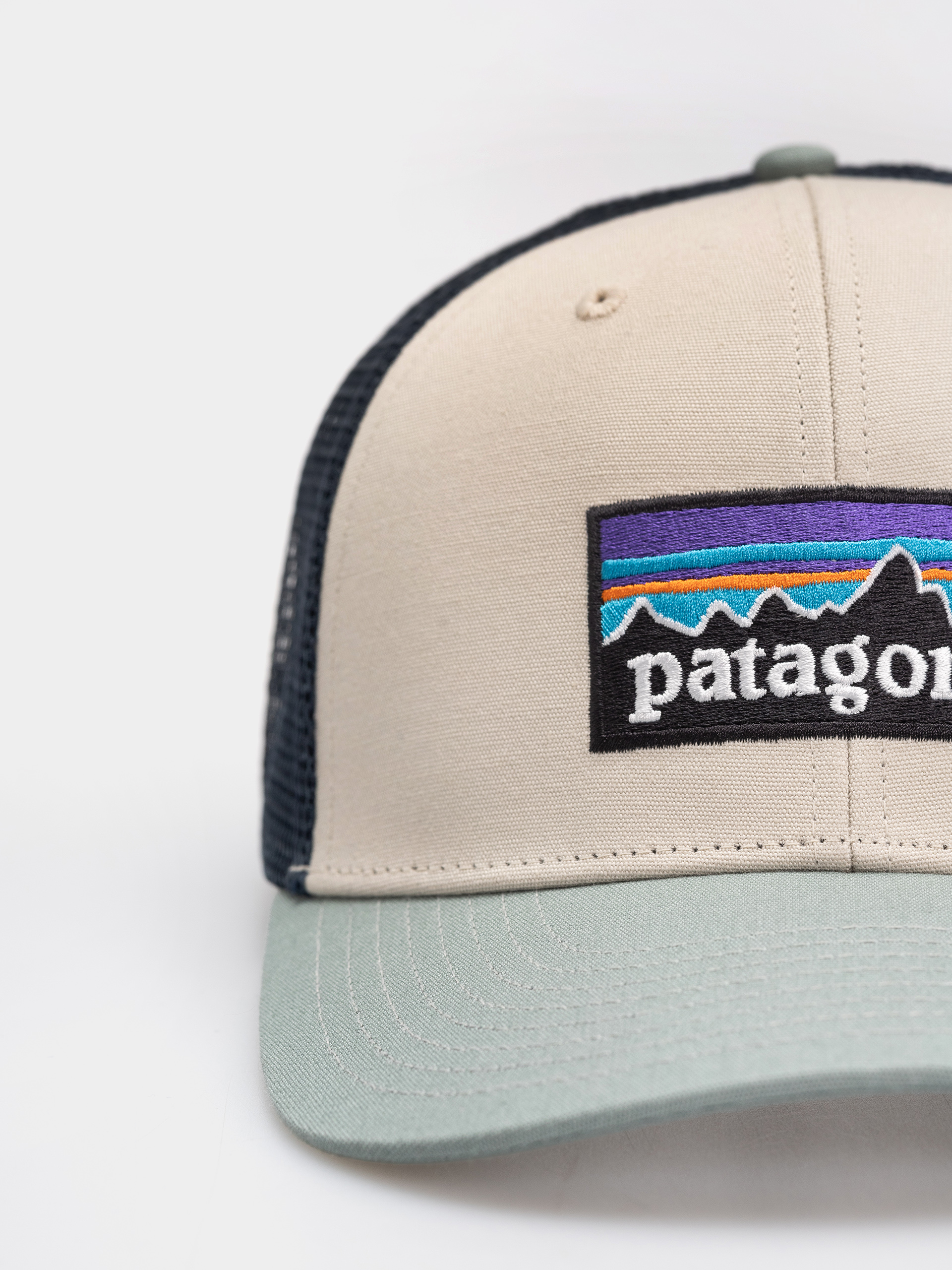 Šiltovka Patagonia P 6 Logo Trucker (pumice)